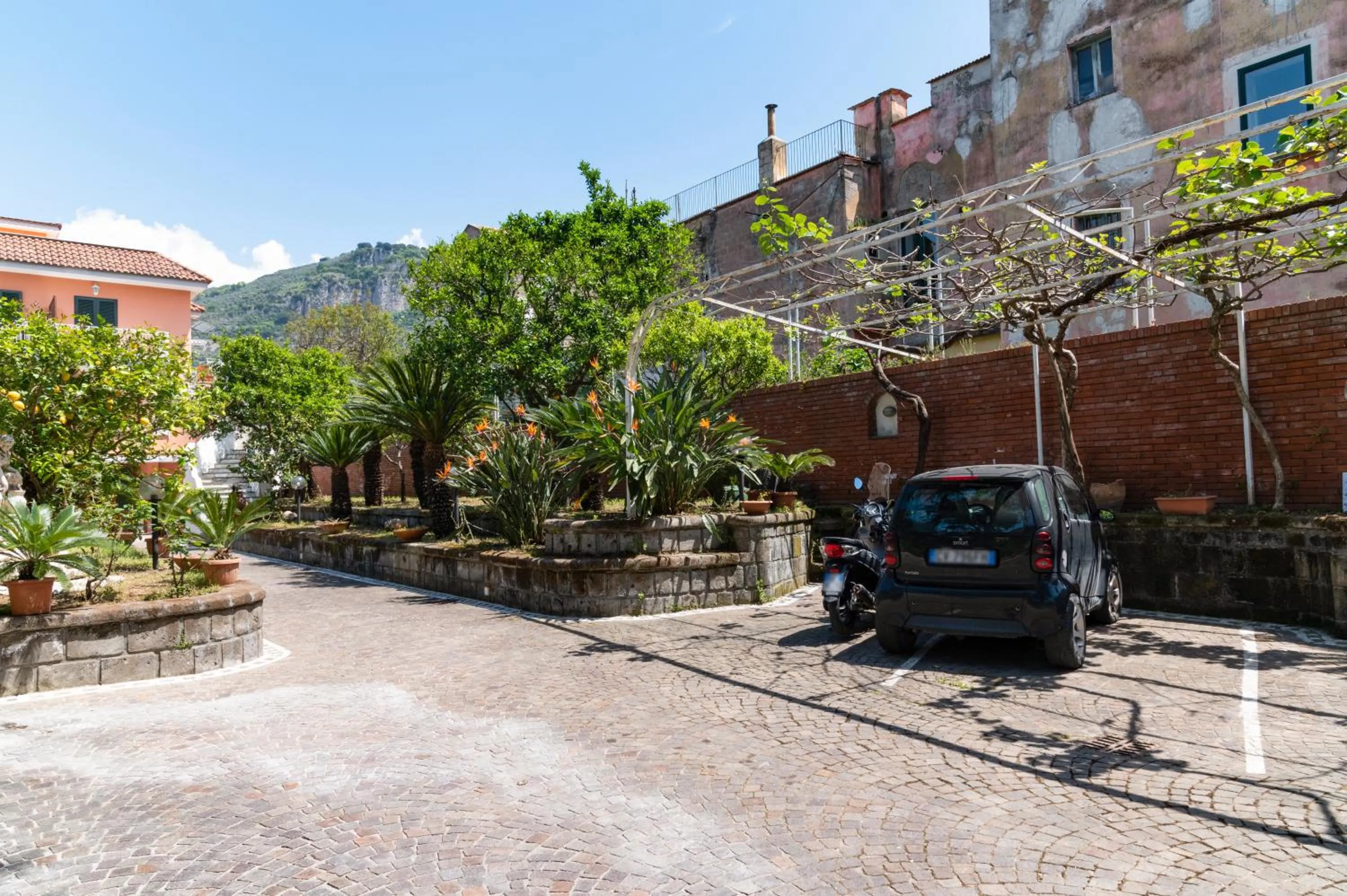 Parking in Villa Francesca Relais