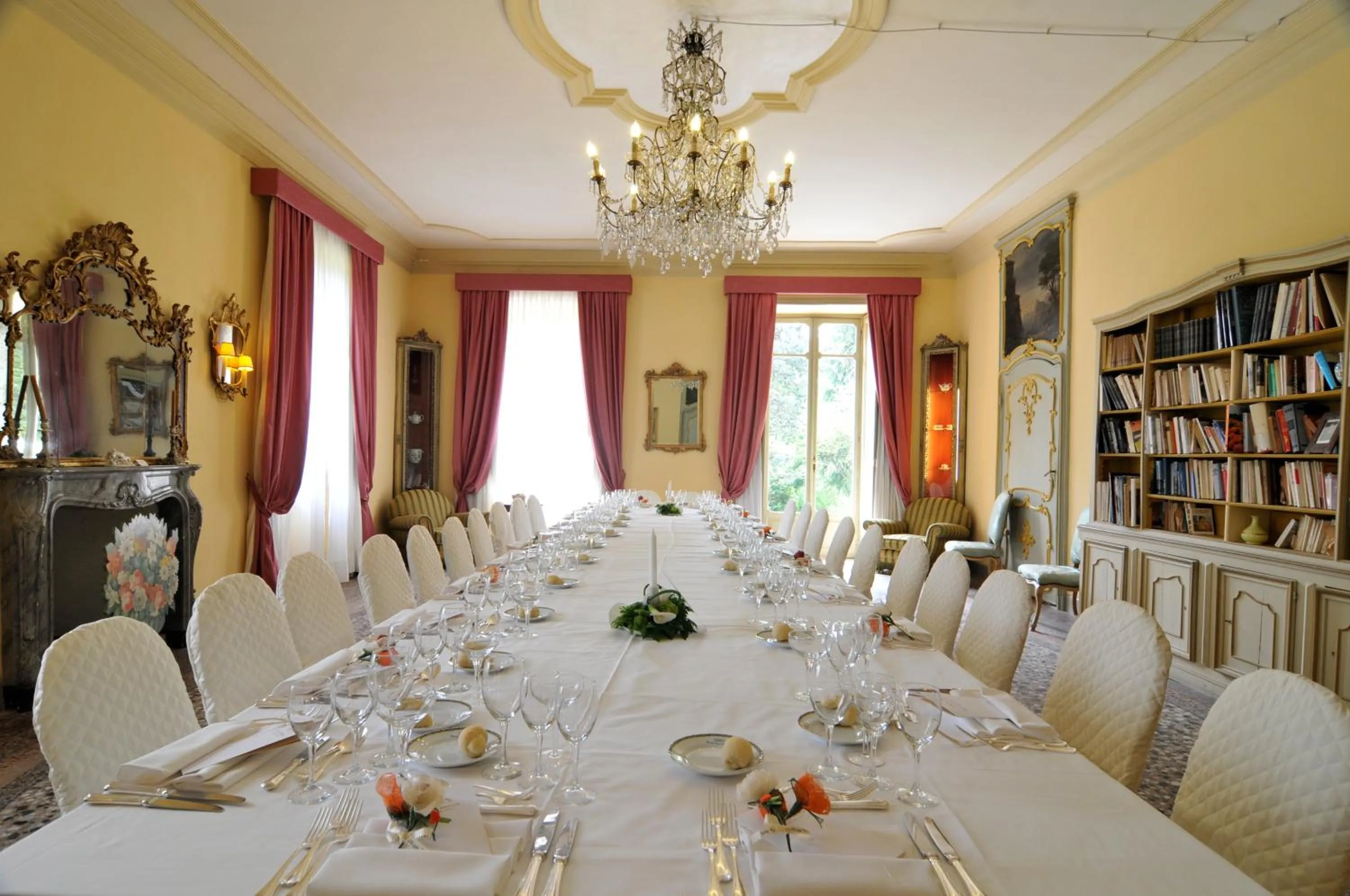 Banquet/Function facilities in Sina Villa Matilde