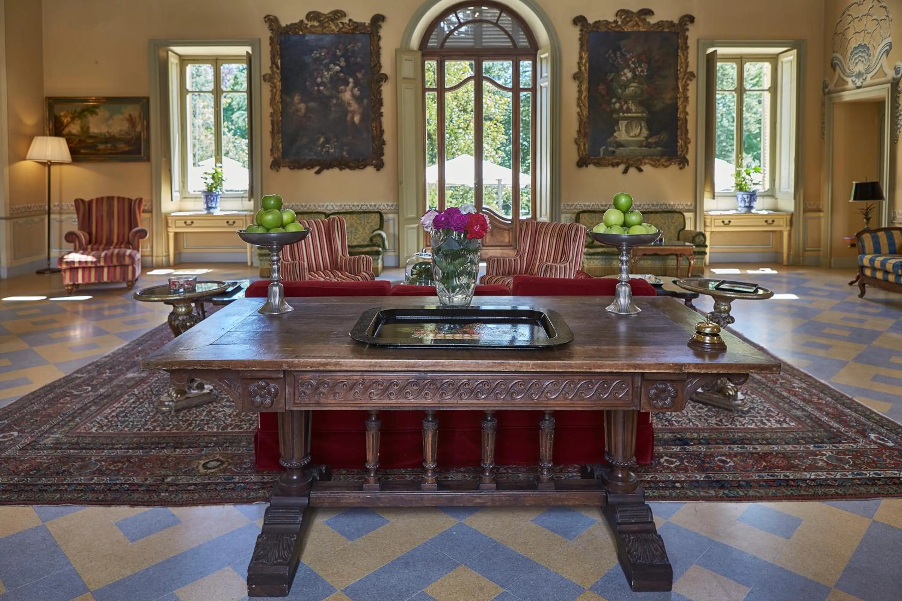 Decorative detail in Sina Villa Matilde