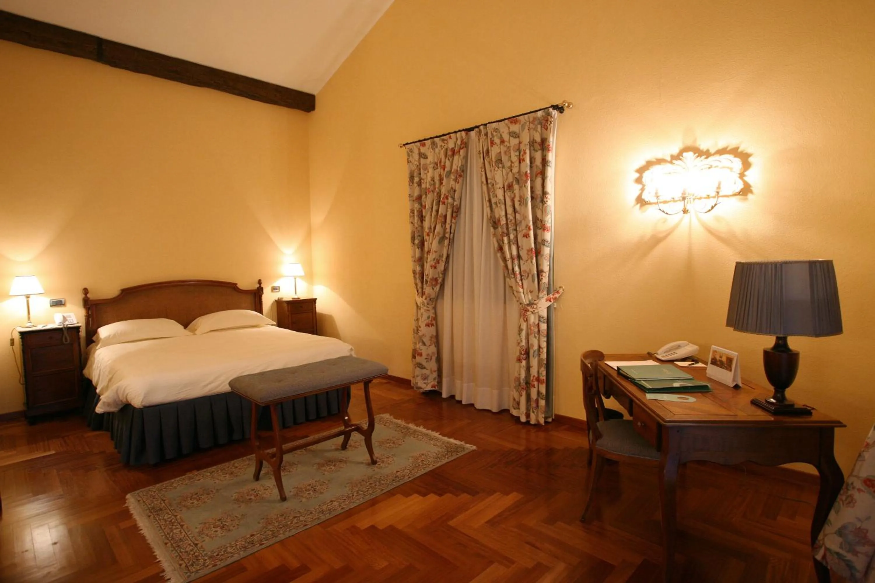 Bed in Sina Villa Matilde