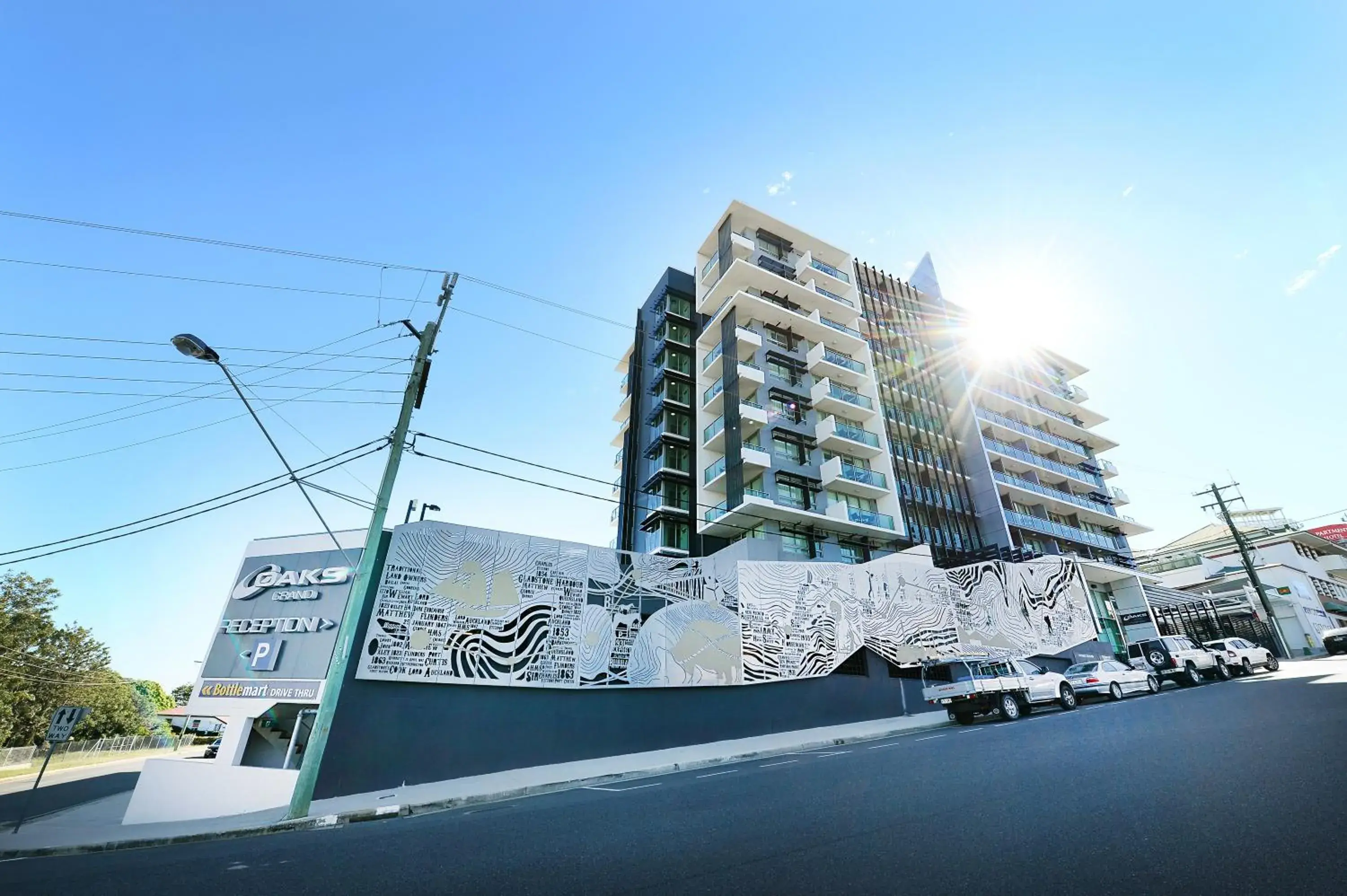 Facade/entrance in Oaks Gladstone Grand Hotel Facade/entrance in Oaks Gladstone Grand Hotel