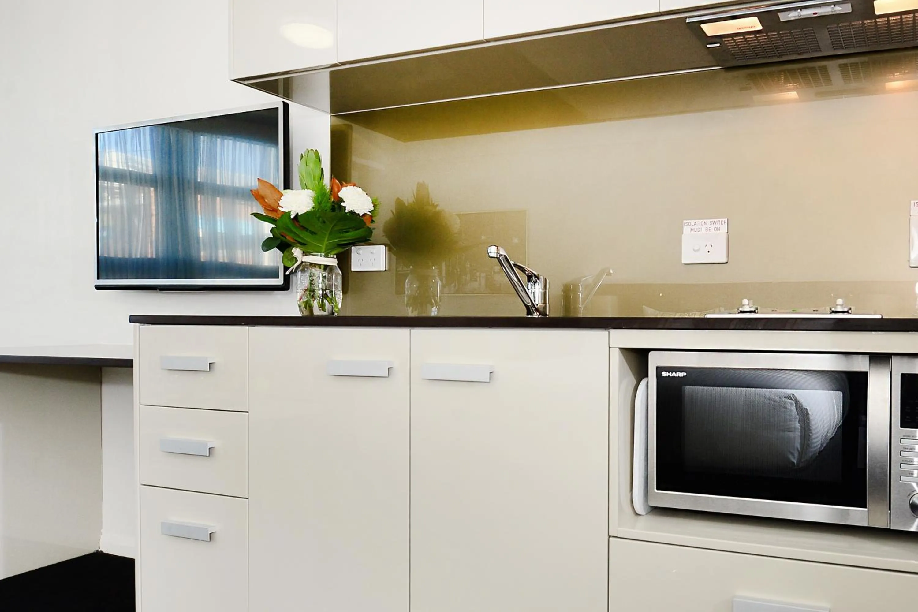 Kitchen or kitchenette in Oaks Gladstone Grand Hotel