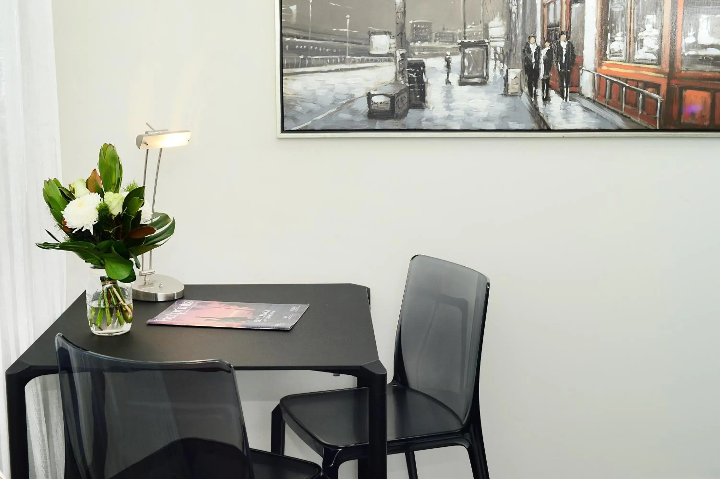 Living room in Oaks Gladstone Grand Hotel Living room in Oaks Gladstone Grand Hotel