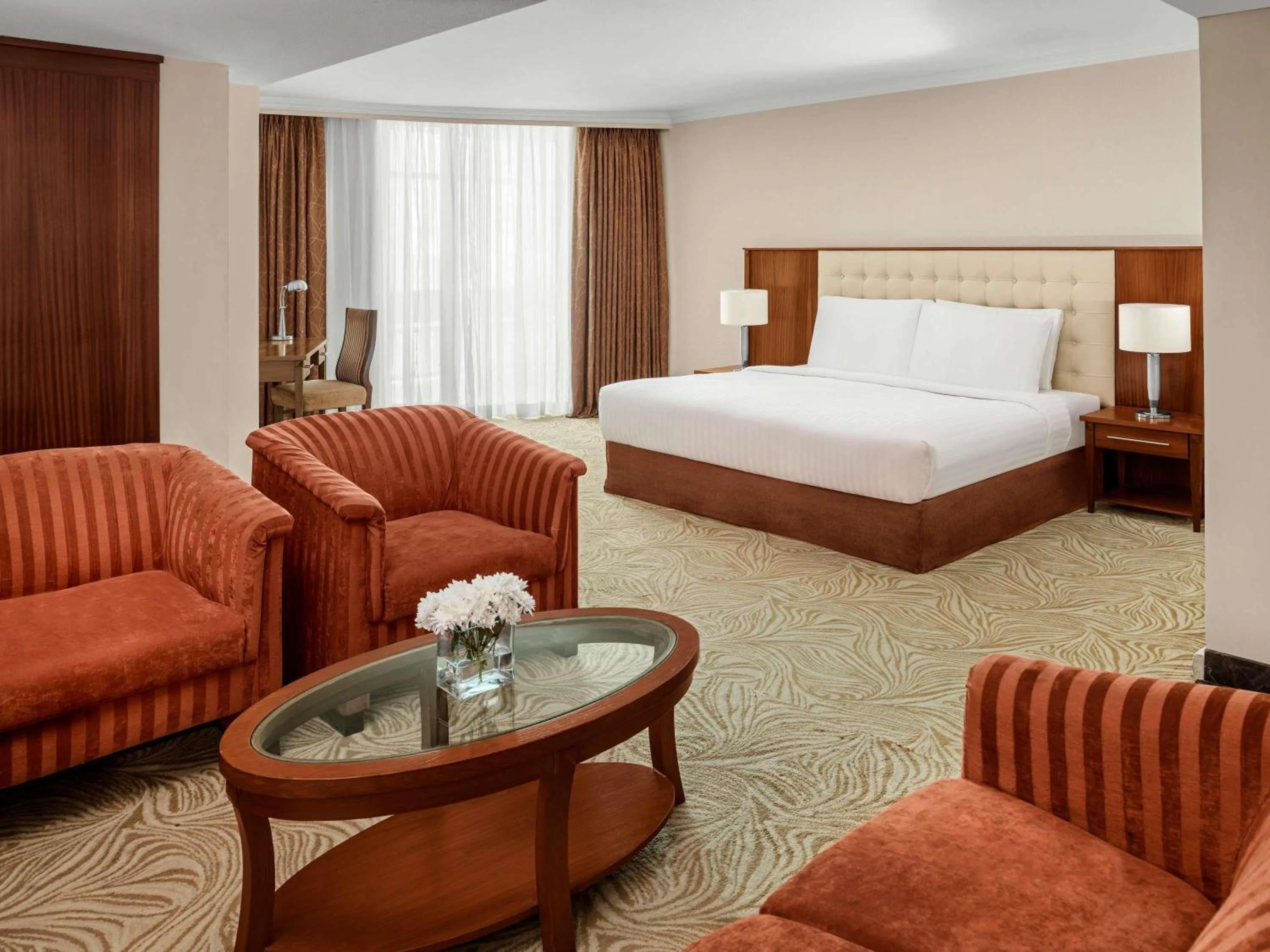 Bedroom, Bed in Mövenpick Hotel Karachi