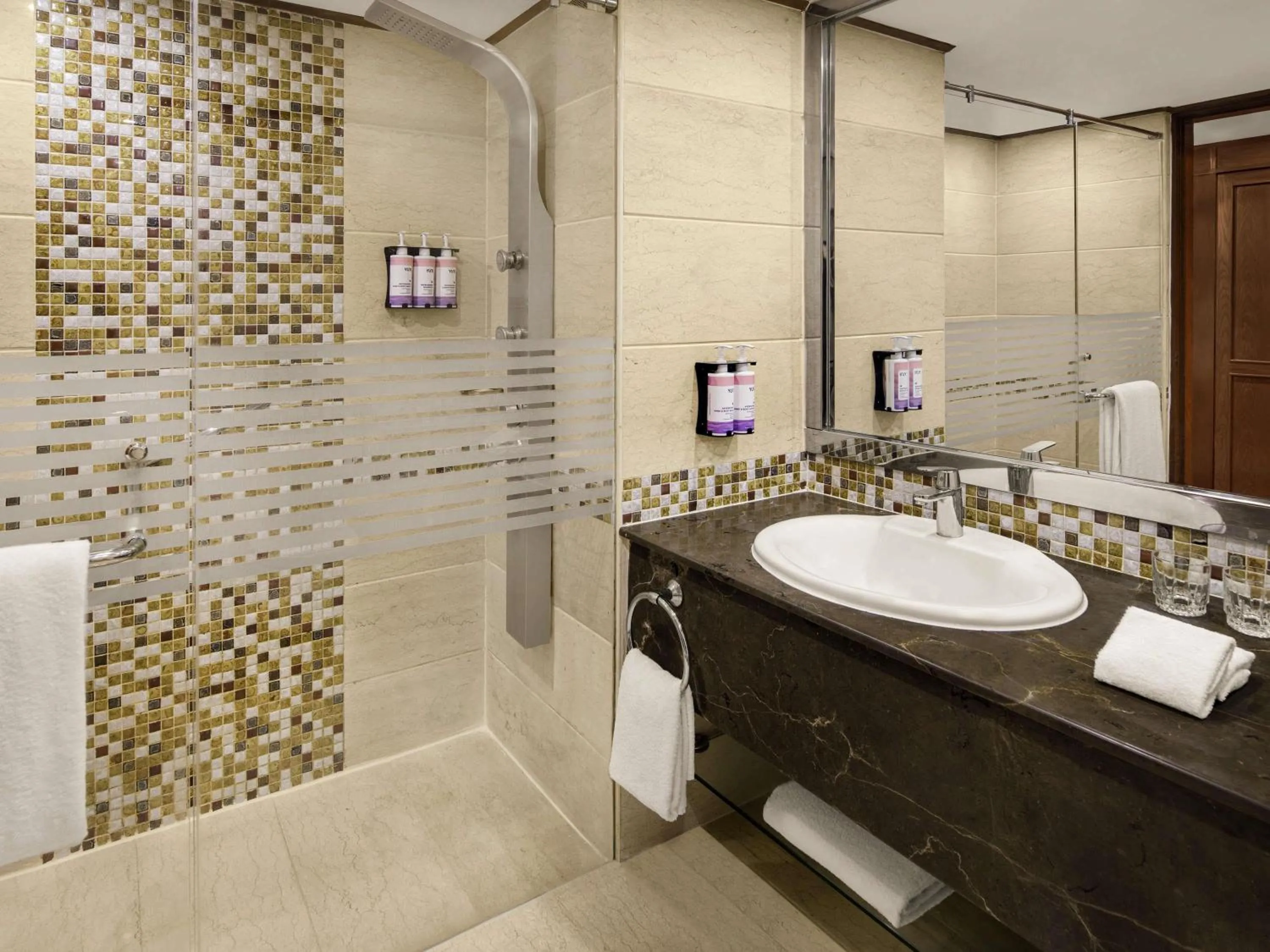 Bedroom in Mövenpick Hotel Karachi