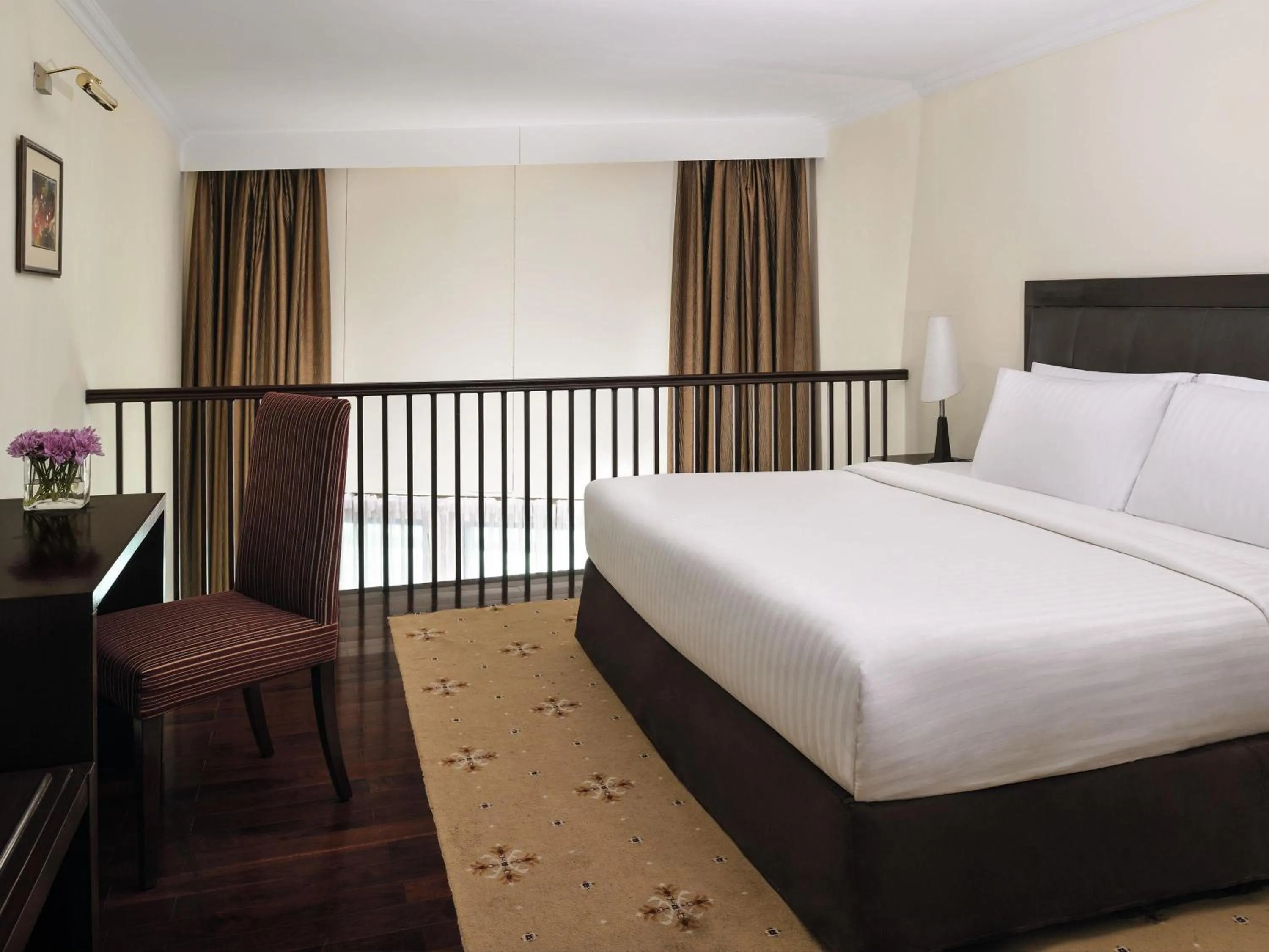 Bedroom, Bed in Mövenpick Hotel Karachi