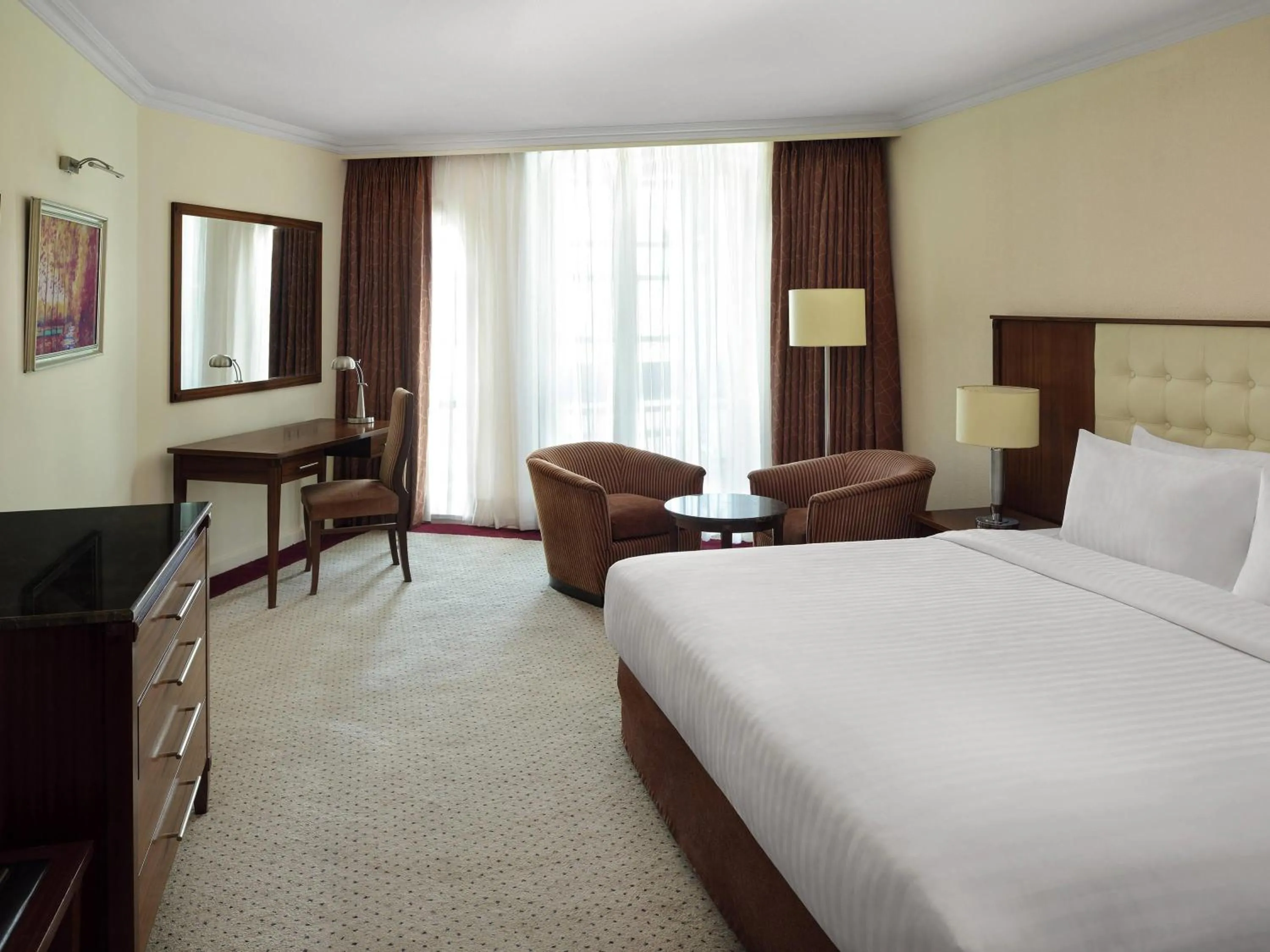 Bedroom, Bed in Mövenpick Hotel Karachi