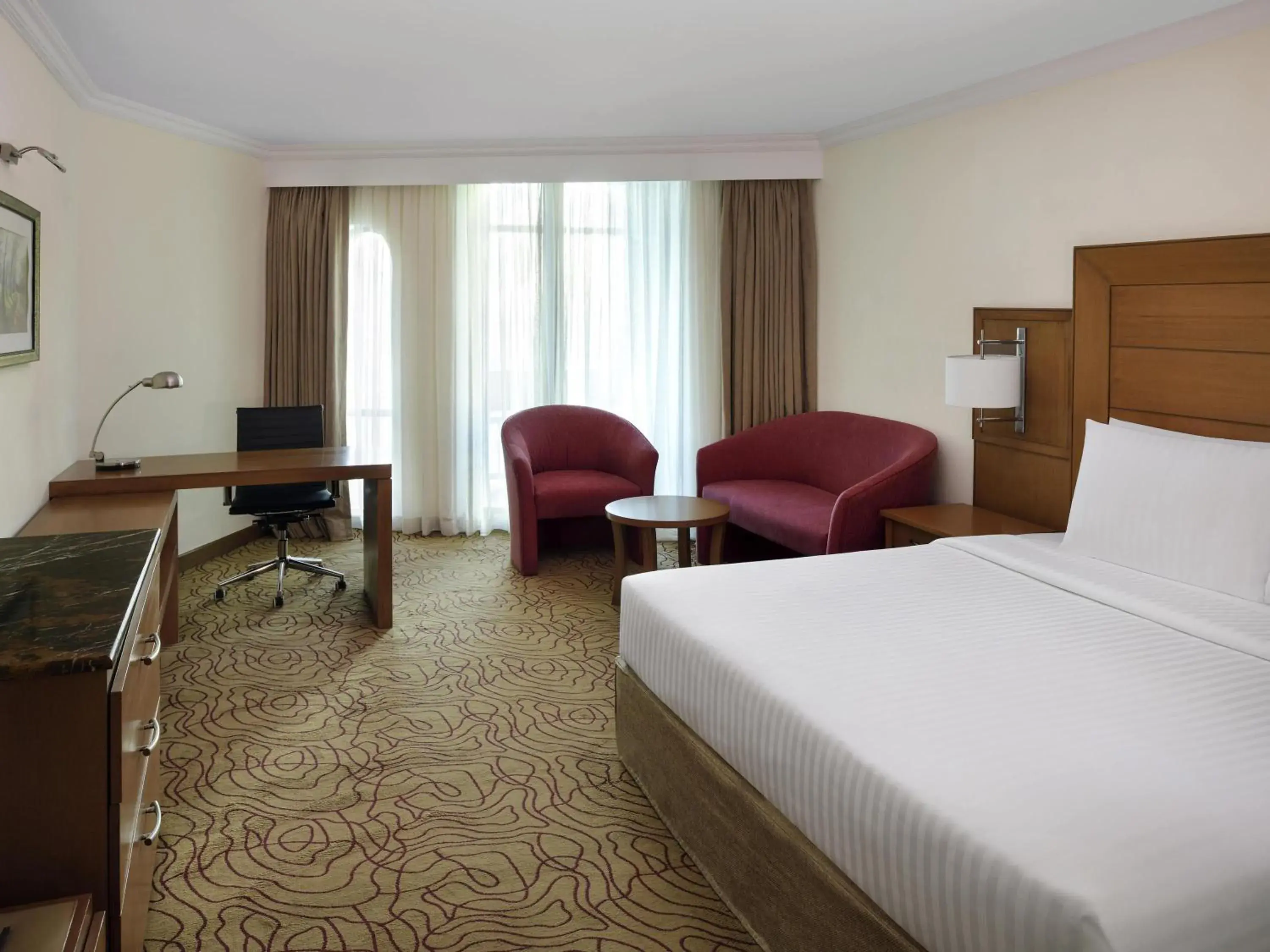 Bedroom, Bed in Mövenpick Hotel Karachi Bedroom, Bed in Mövenpick Hotel Karachi