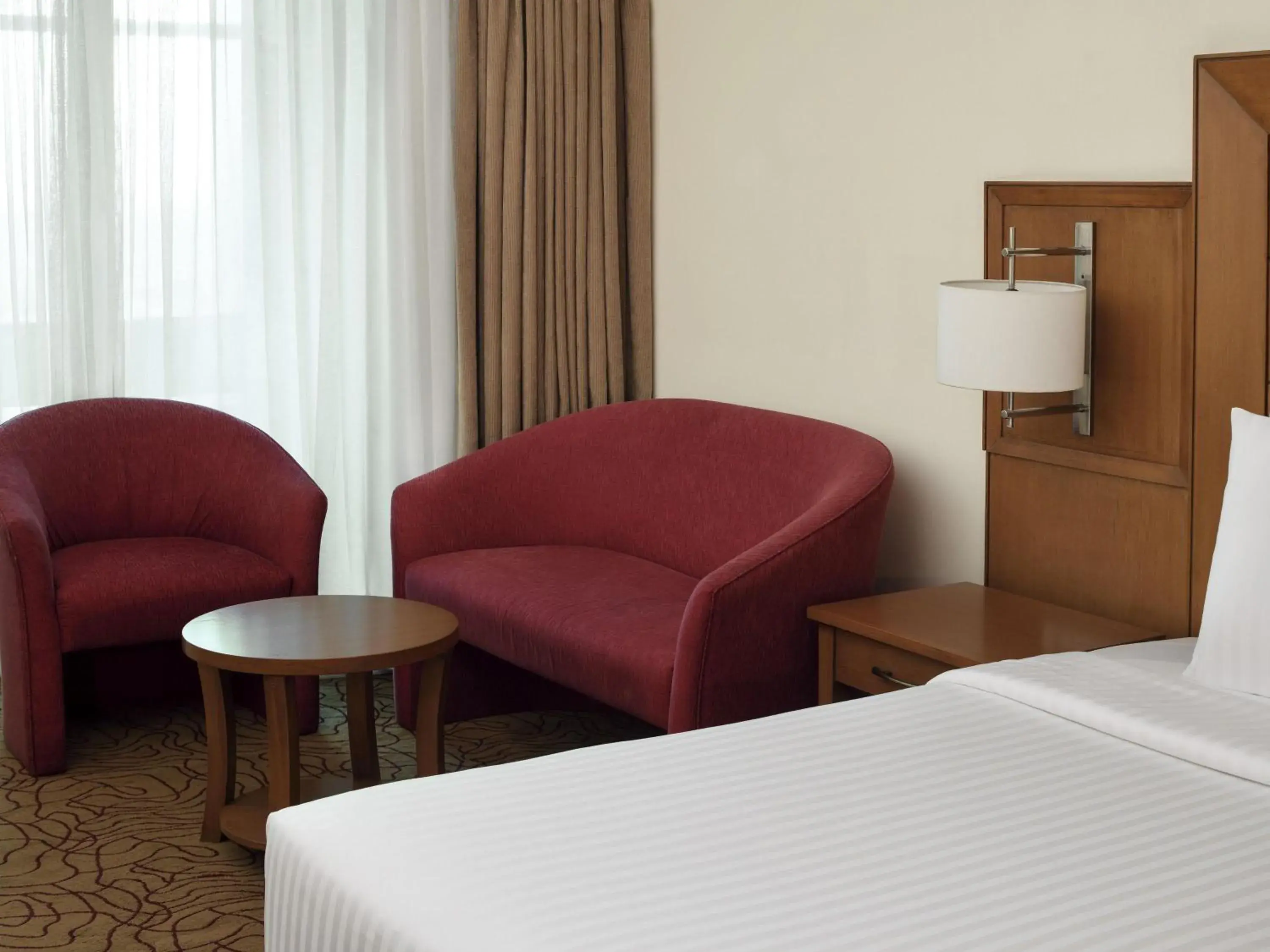 Bedroom, Bed in Mövenpick Hotel Karachi Bedroom, Bed in Mövenpick Hotel Karachi