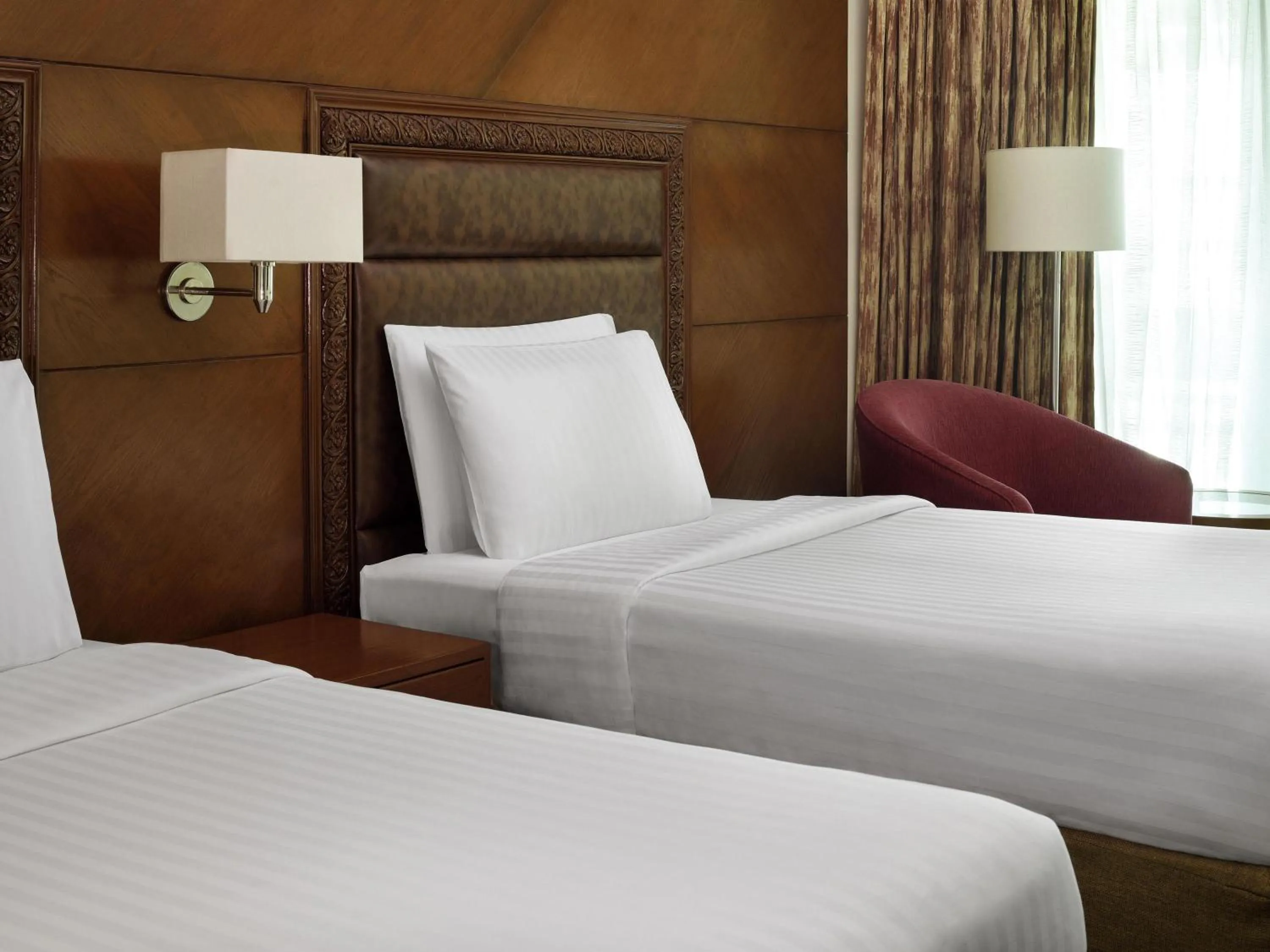 Bedroom, Bed in Mövenpick Hotel Karachi