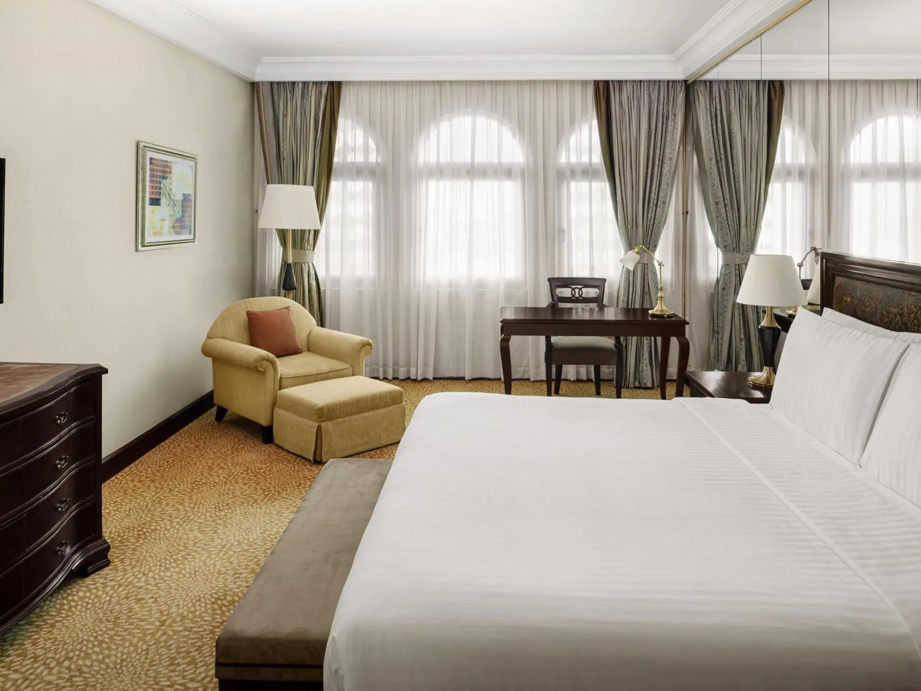 Bedroom, Bed in Mövenpick Hotel Karachi Bedroom, Bed in Mövenpick Hotel Karachi