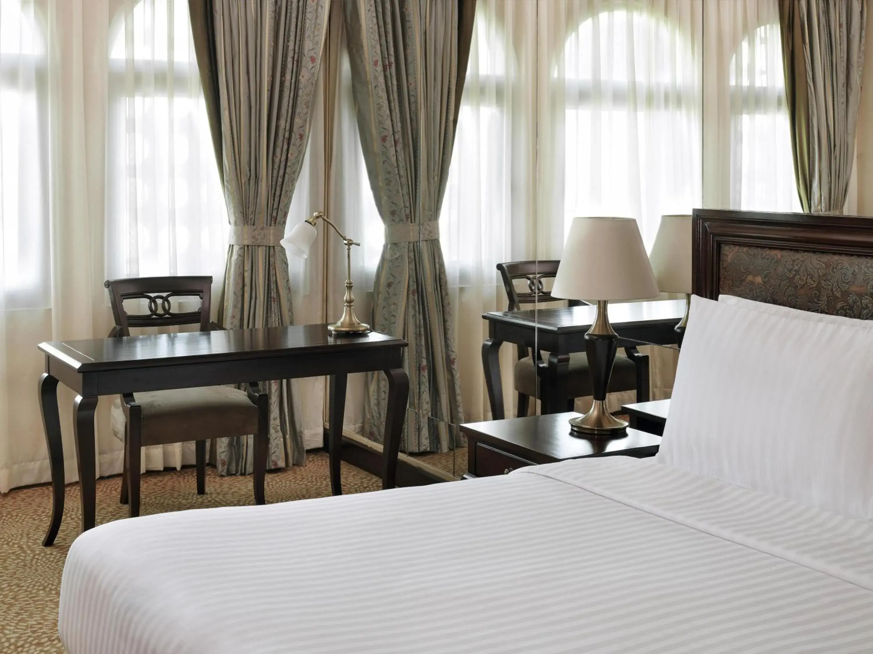 Bedroom, Bed in Mövenpick Hotel Karachi Bedroom, Bed in Mövenpick Hotel Karachi