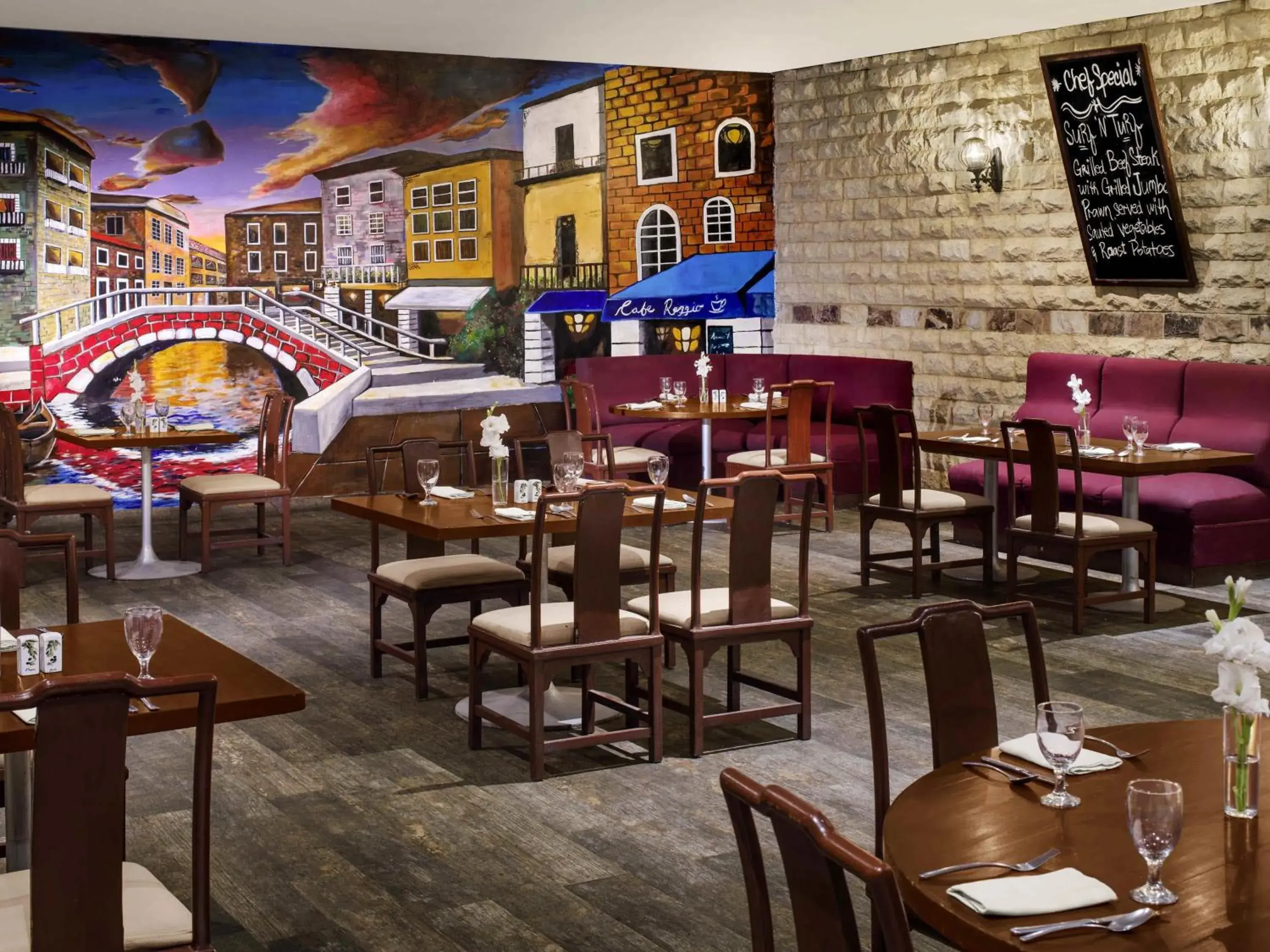 Restaurant/places to eat in Mövenpick Hotel Karachi Restaurant/places to eat in Mövenpick Hotel Karachi