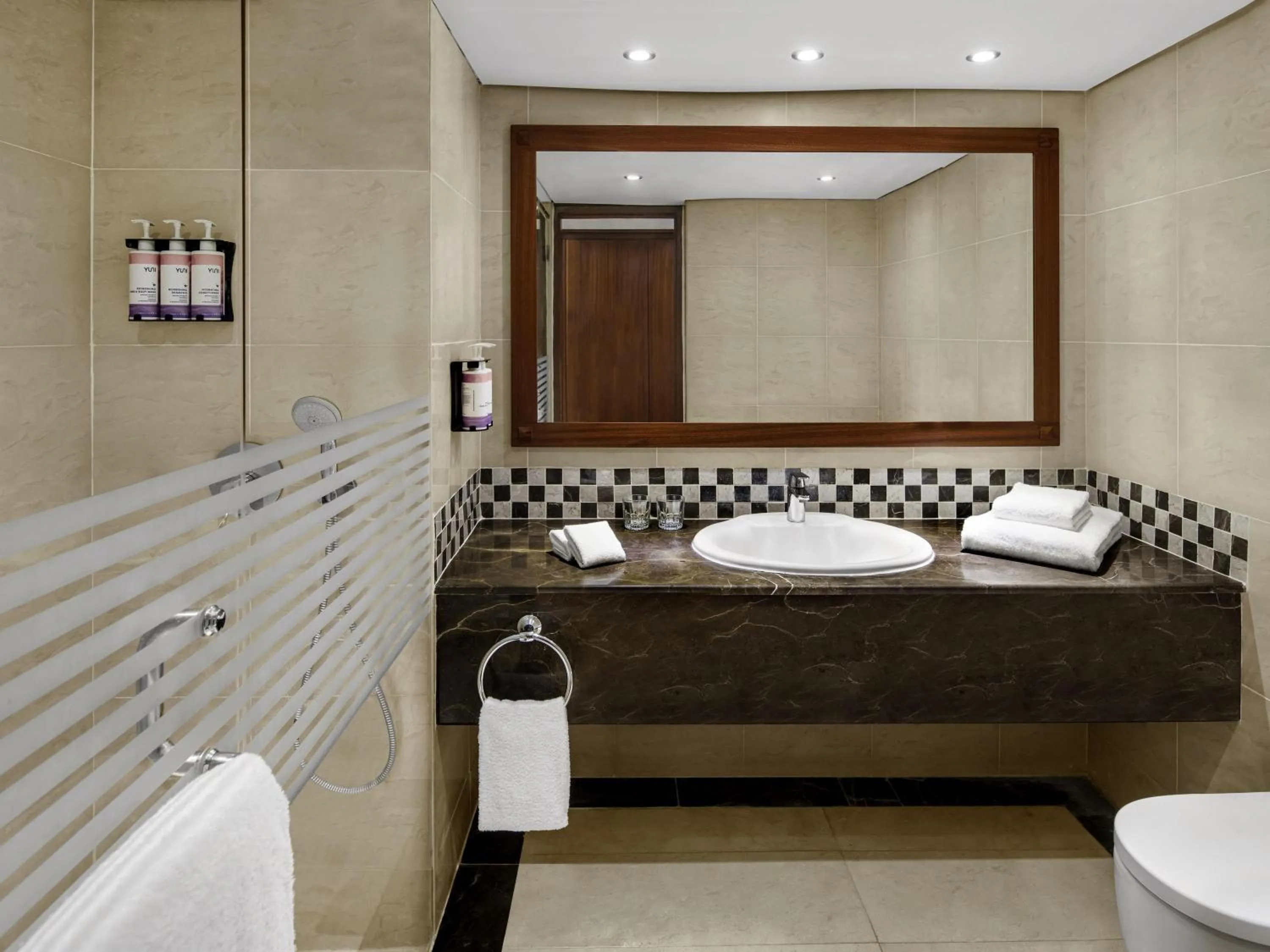 Bedroom in Mövenpick Hotel Karachi