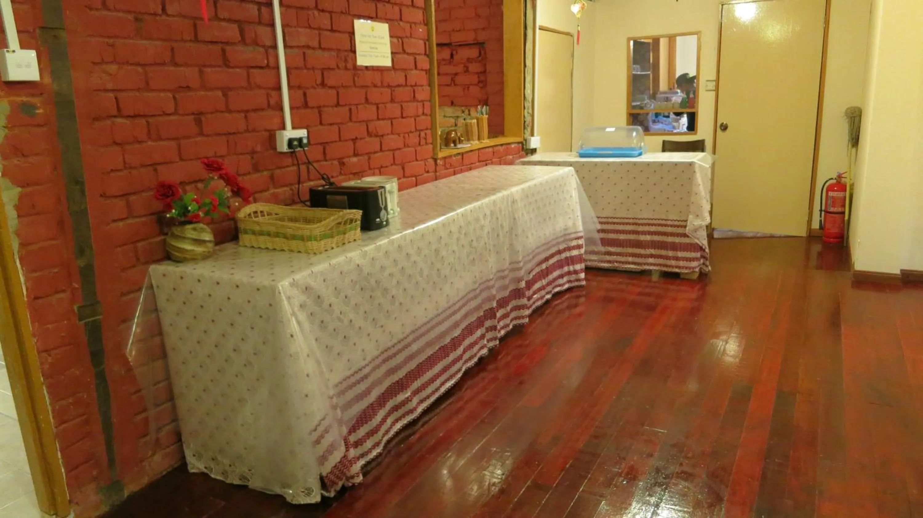 Restaurant/places to eat in Mile 36 Lodge