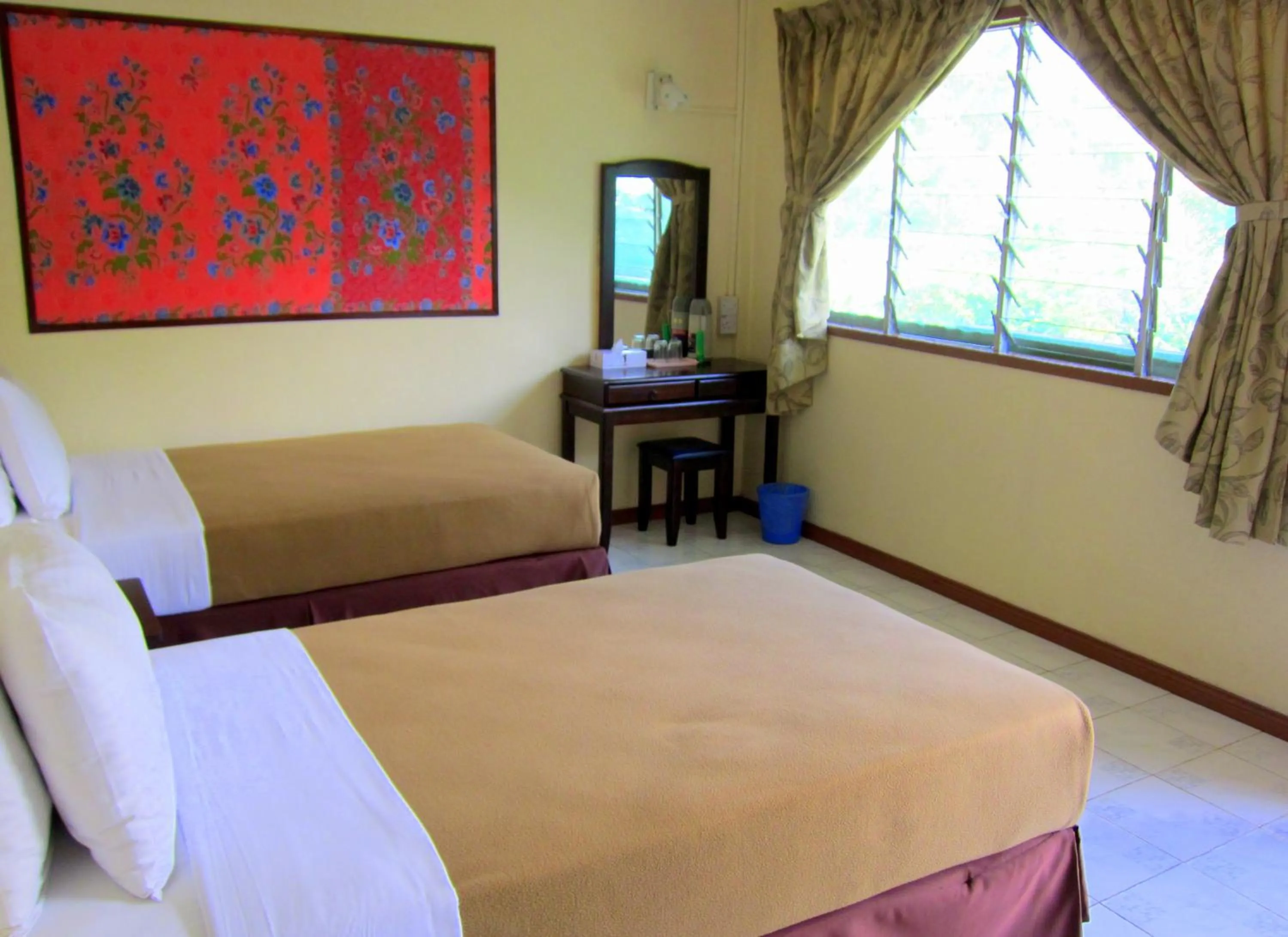 Day, Bed in Mile 36 Lodge