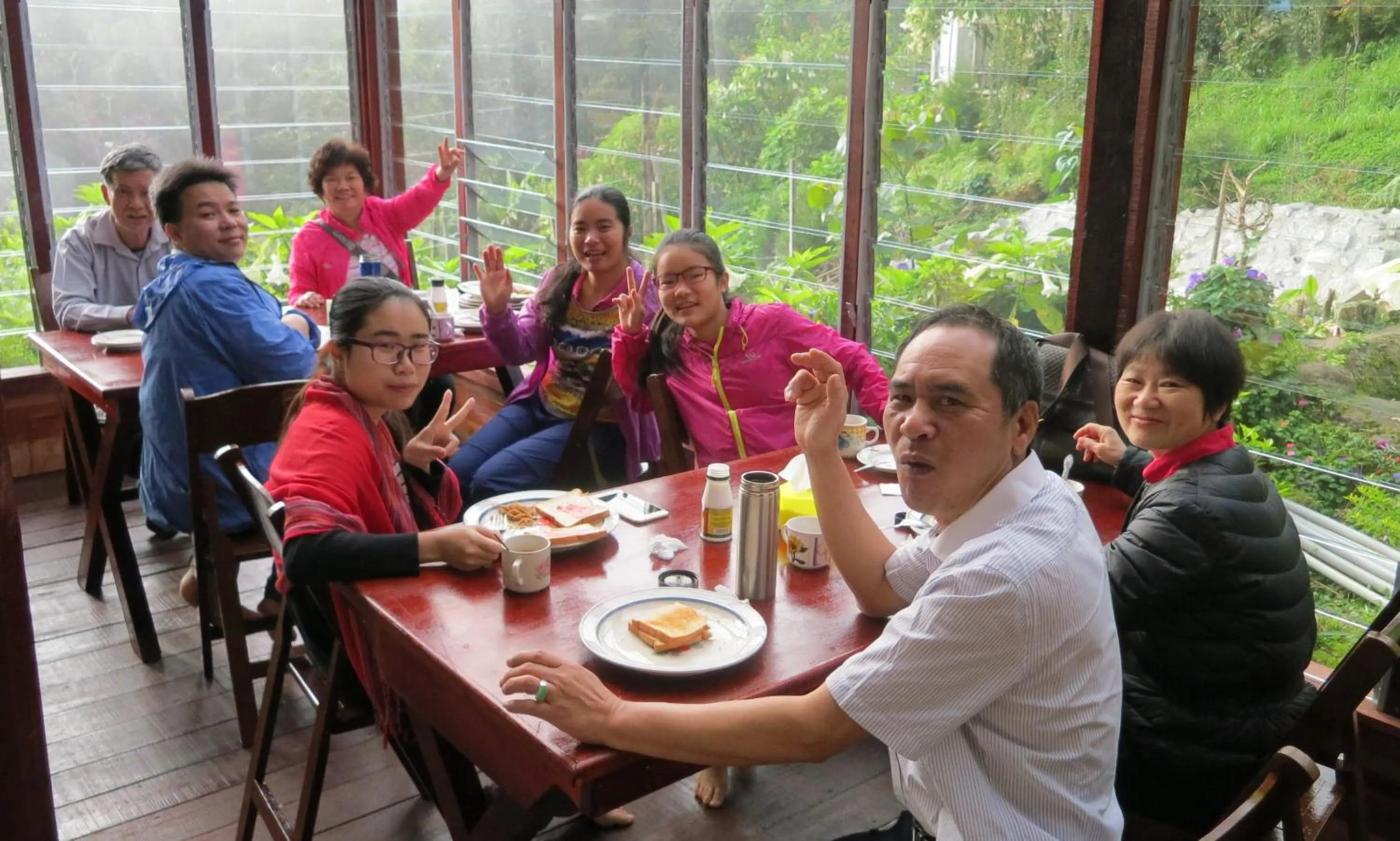 Restaurant/places to eat in Mile 36 Lodge