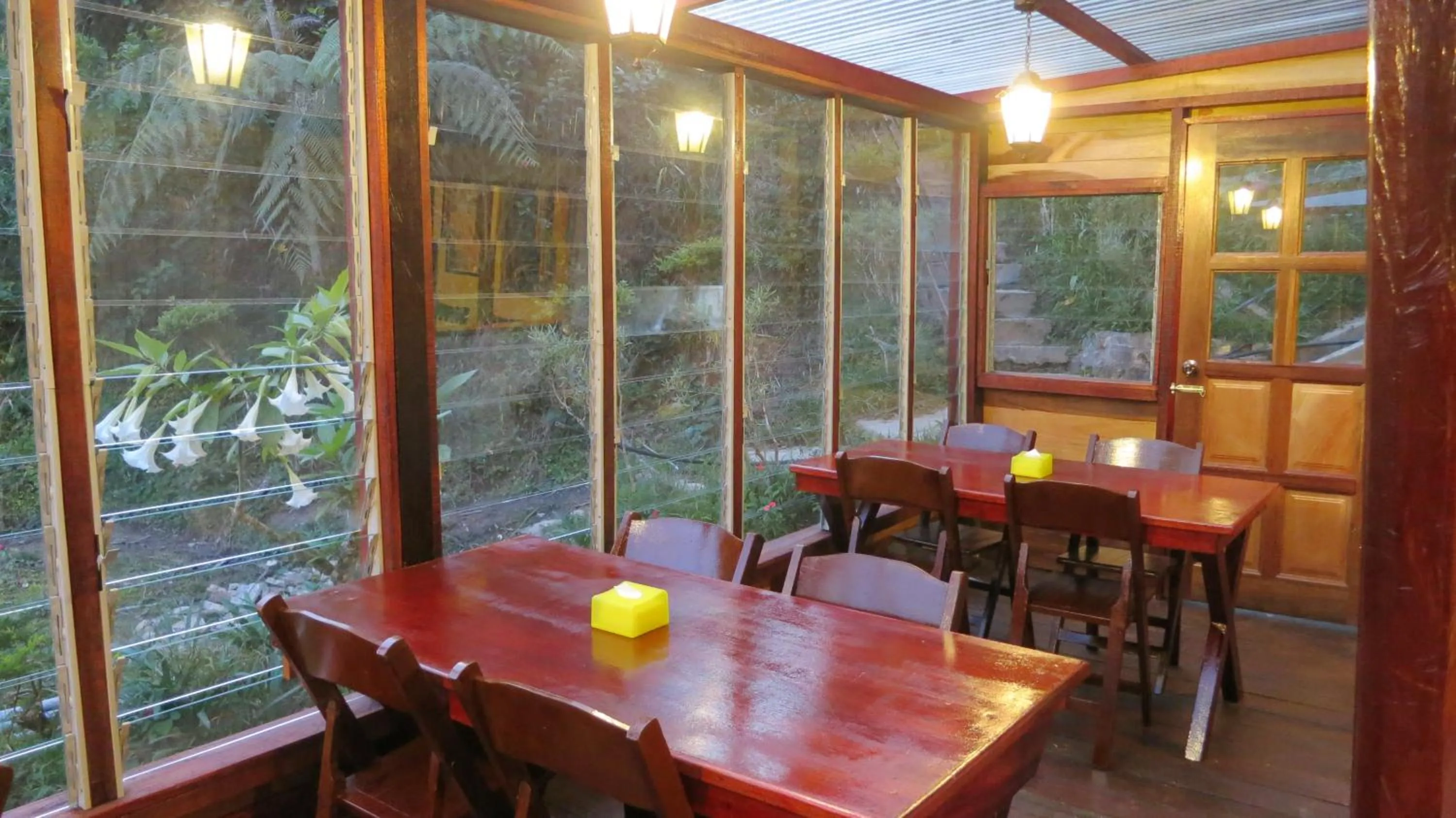 Restaurant/places to eat in Mile 36 Lodge