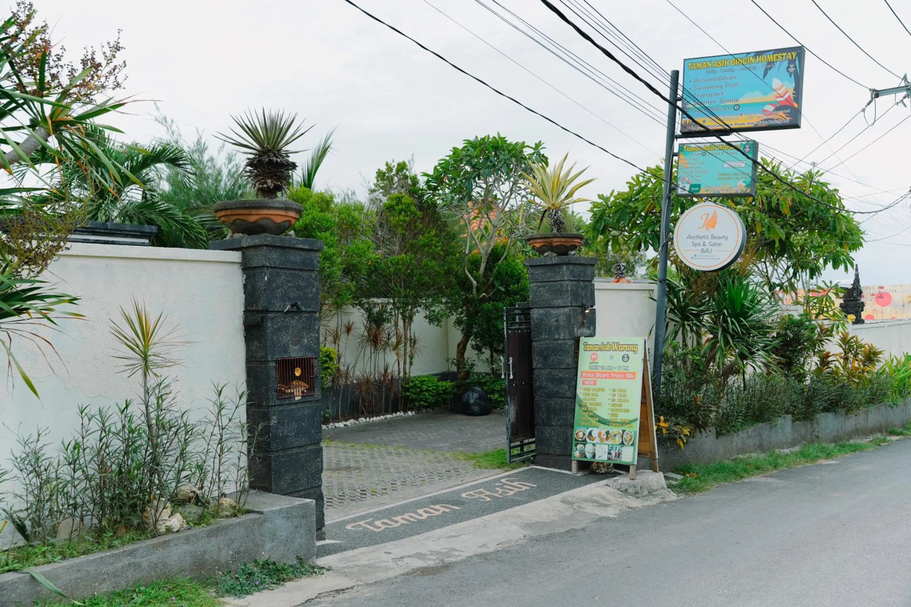 Facade/entrance in Taman Asih Bingin Homestay