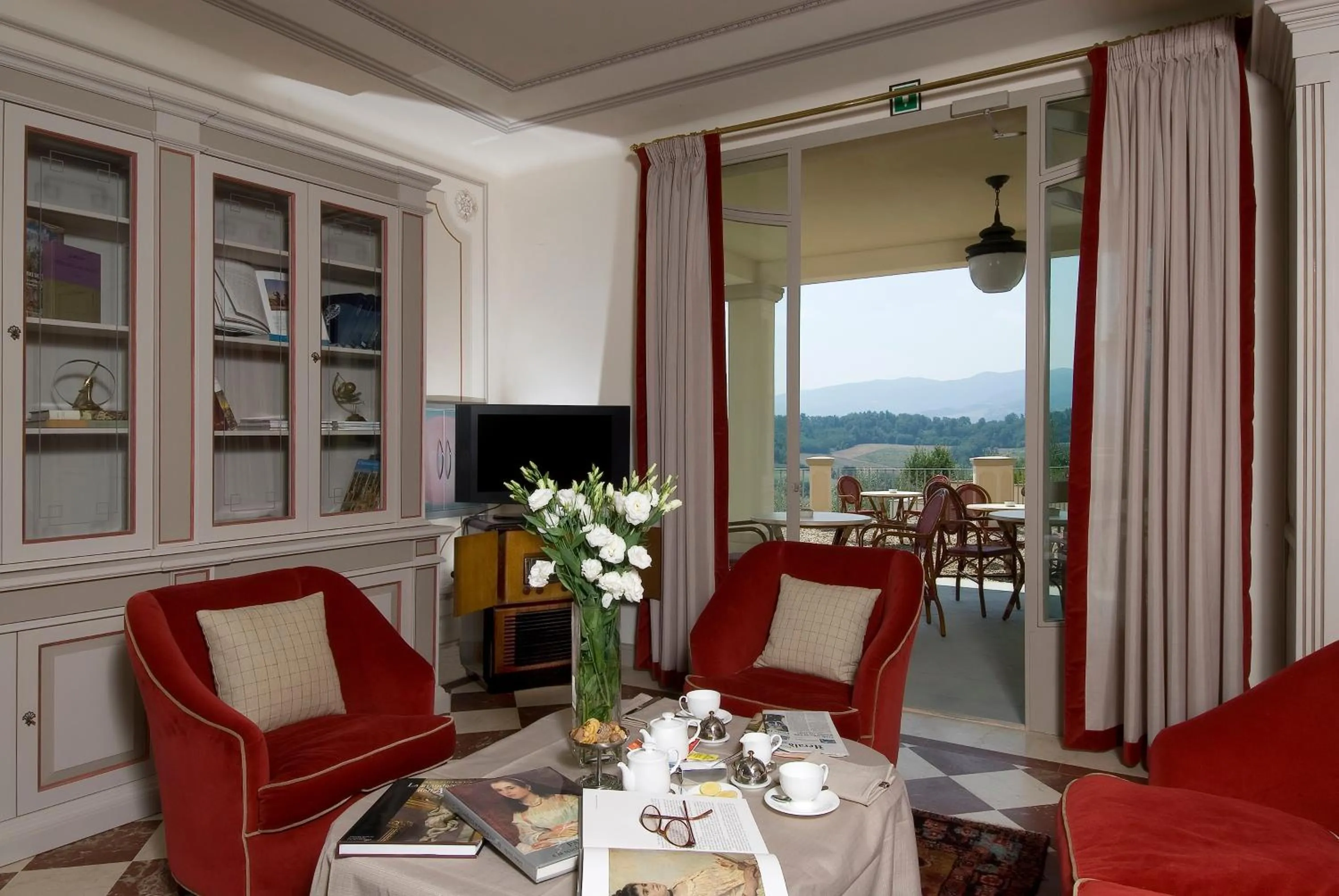 Communal lounge/ TV room in Villa la Borghetta Spa Resort