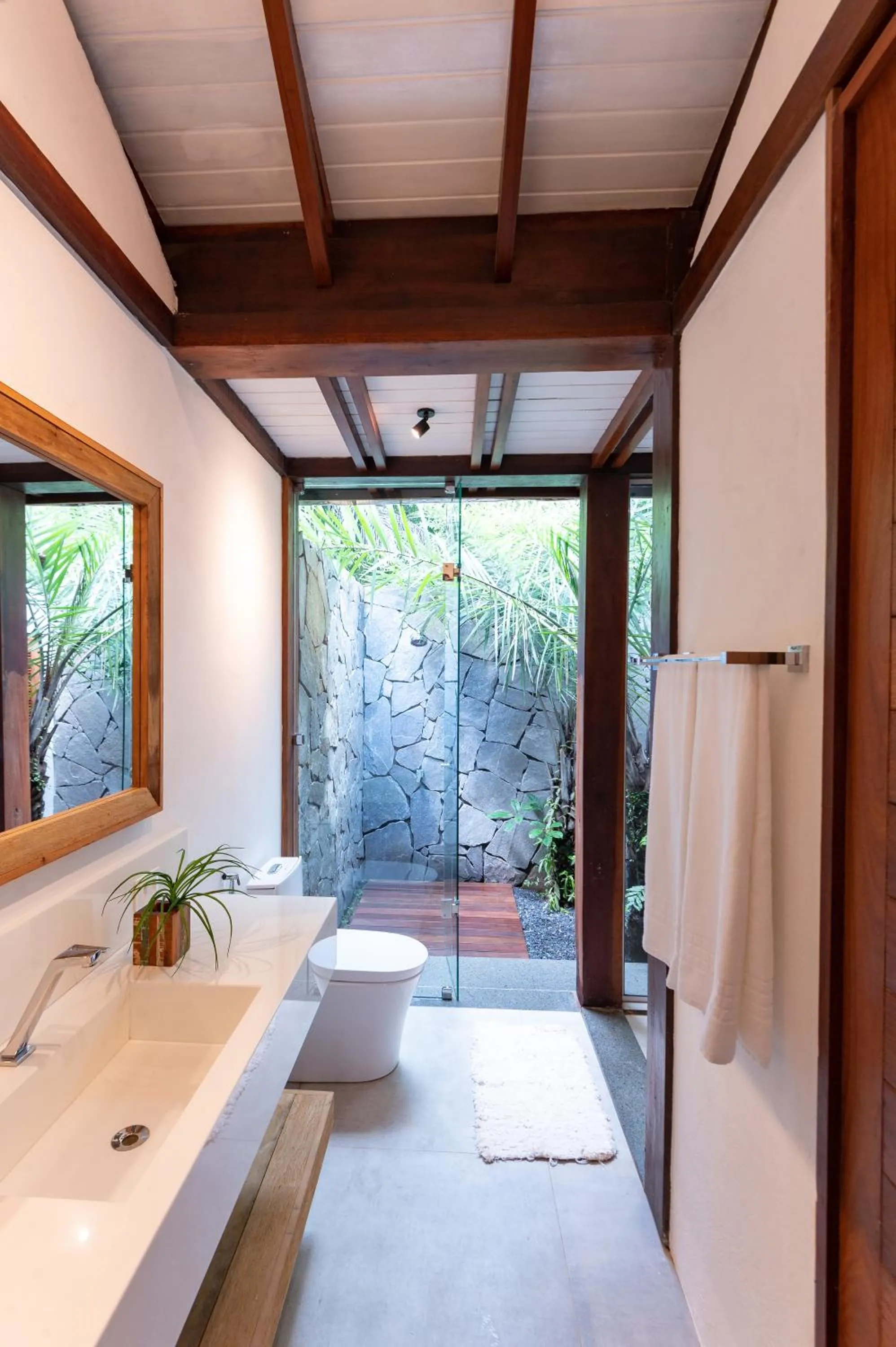 Bed in Colibri Beach Villas