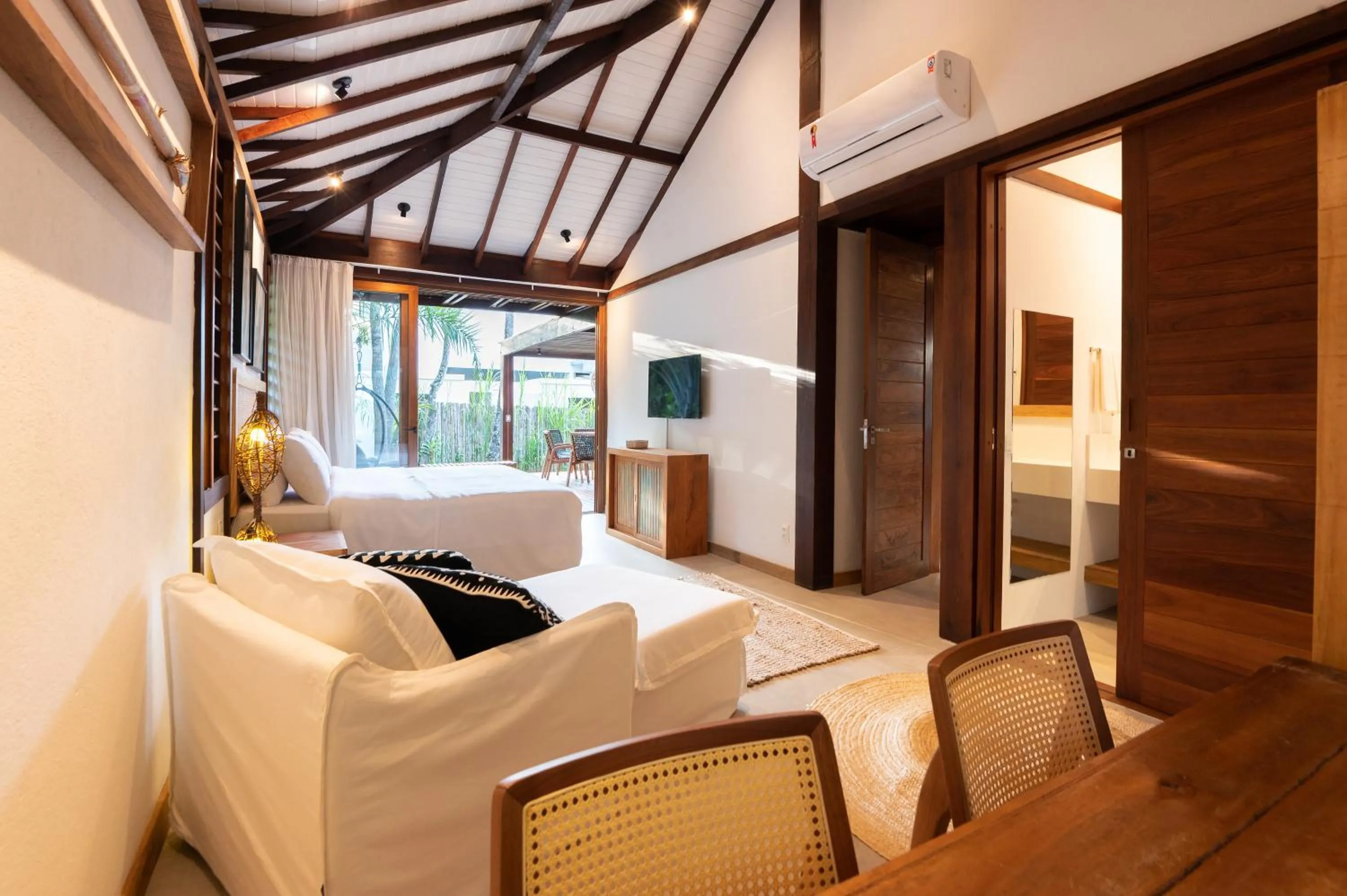 Bed in Colibri Beach Villas