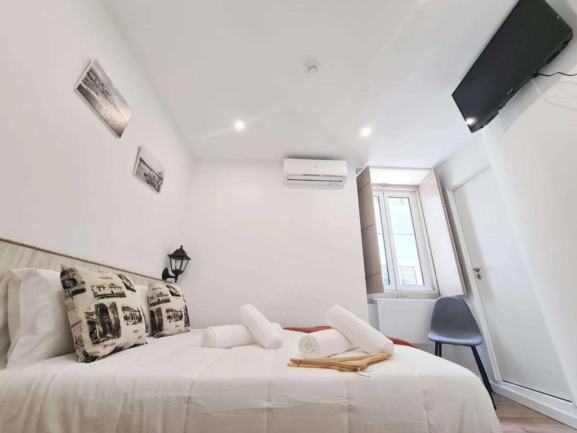 Bedroom, Bed in COIMBRA CITY CHARM