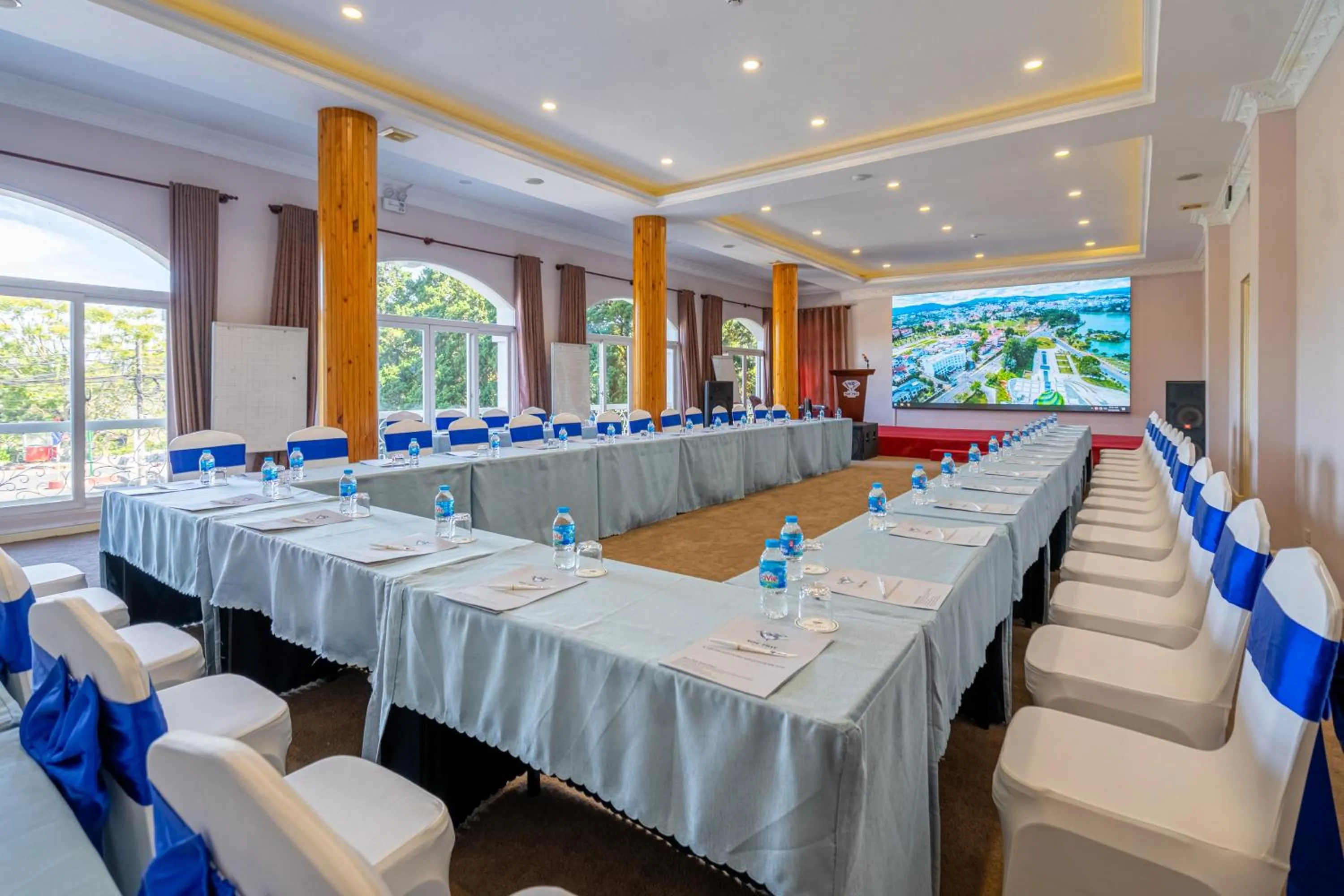Meeting/conference room in Ngoc Phat Dalat Hotel