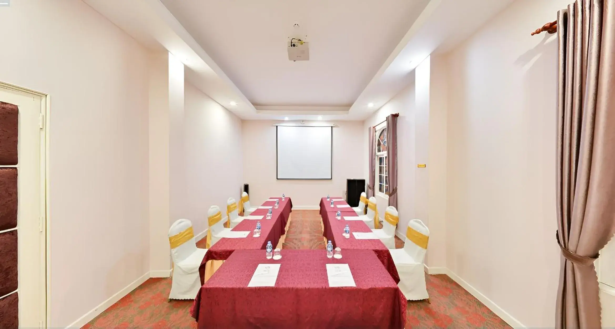 Meeting/conference room, Bed in Ngoc Phat Dalat Hotel Meeting/conference room, Bed in Ngoc Phat Dalat Hotel