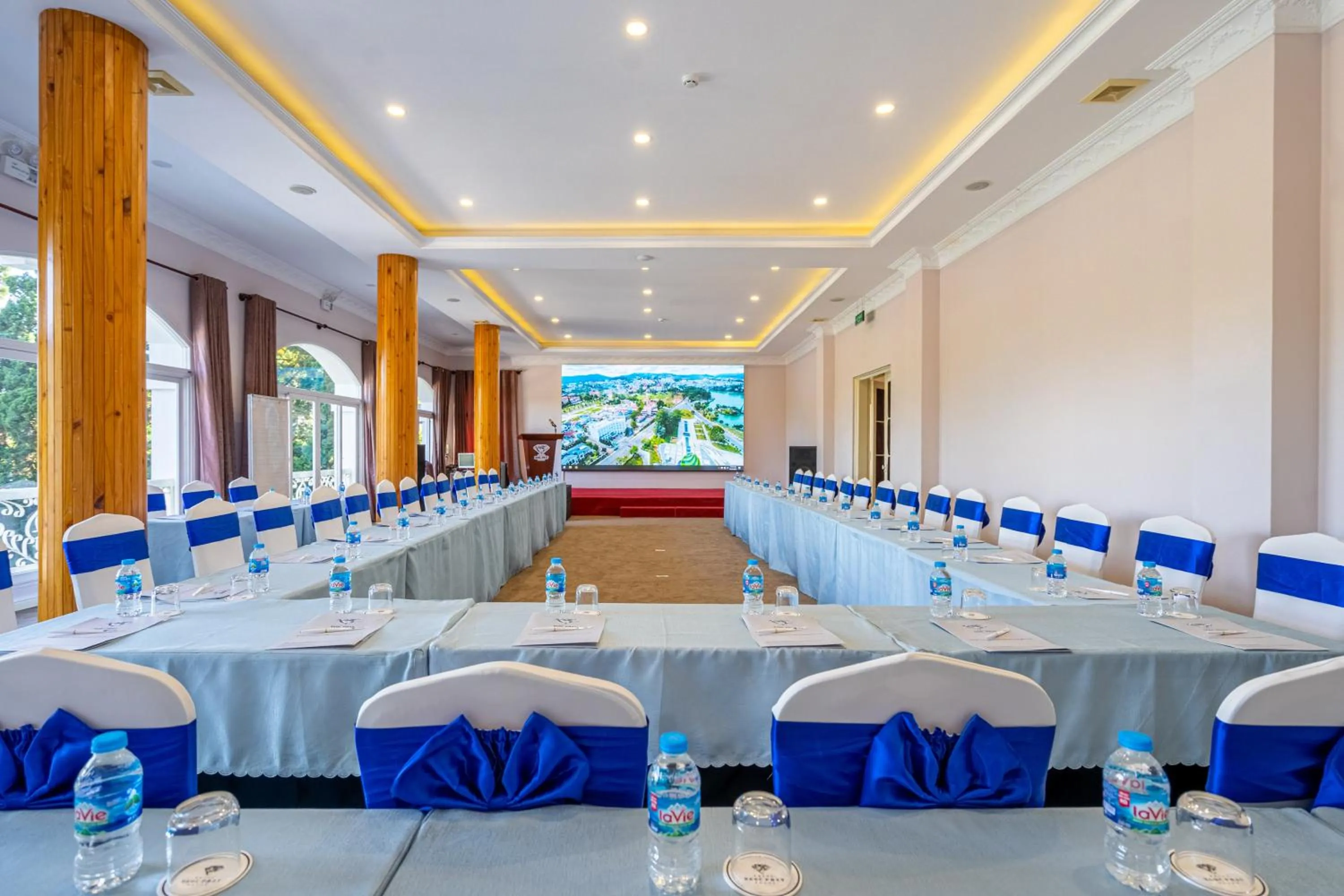 Meeting/conference room in Ngoc Phat Dalat Hotel