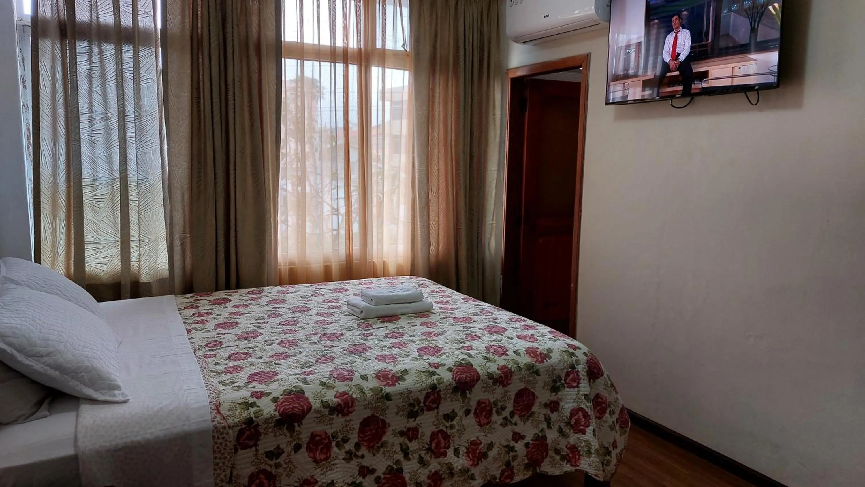TV and multimedia, Bed in Hotel Islas Galapagos