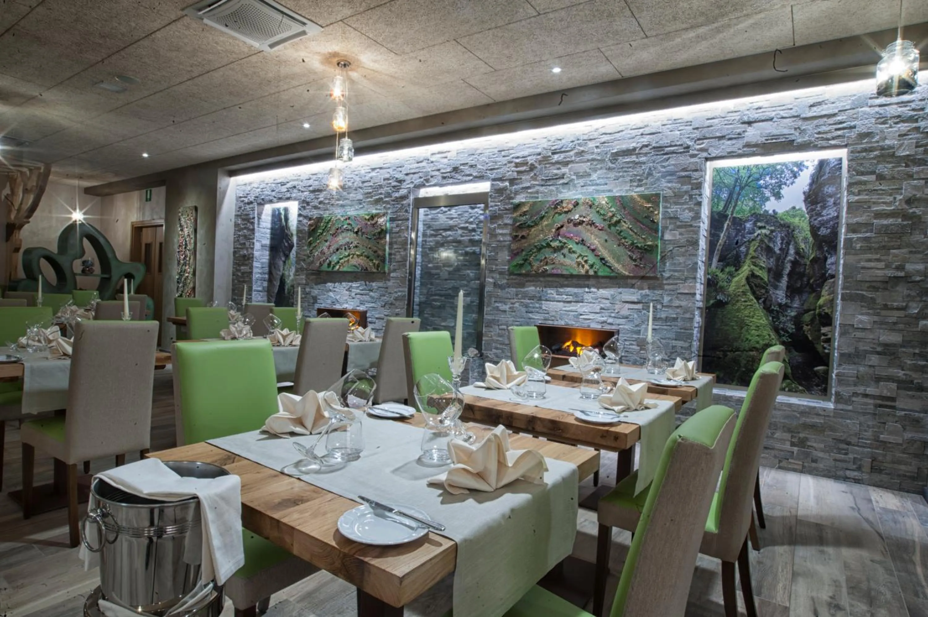 Restaurant/places to eat in Hotel Cortese