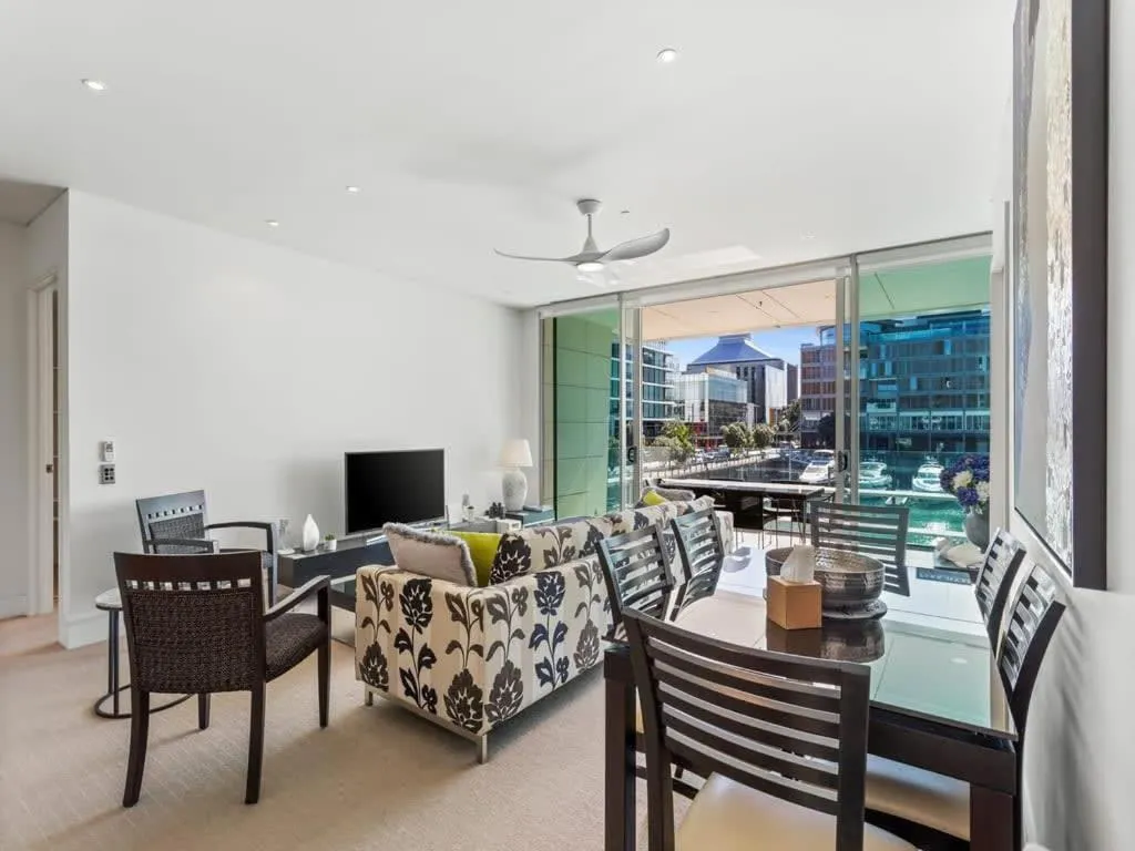 Gorgeous 2BR in Wynyard Quarter by Zodiak Stays