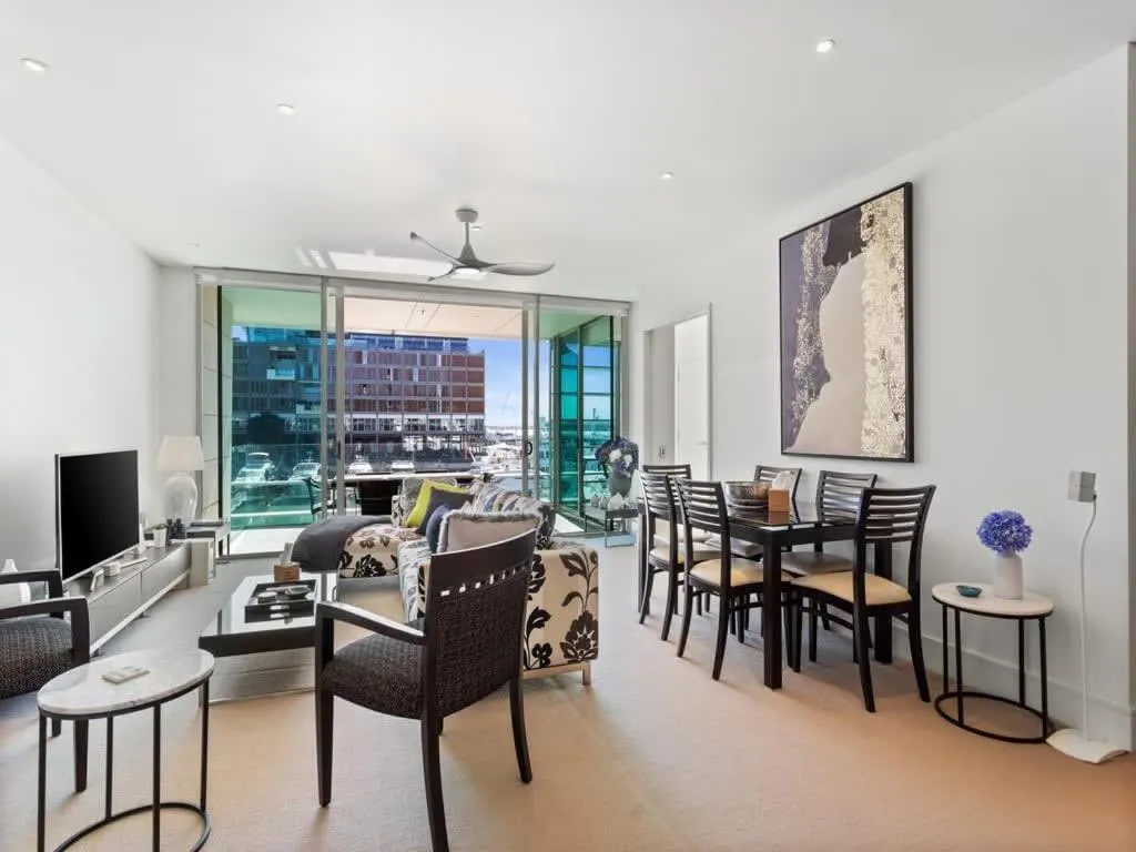 Gorgeous 2BR in Wynyard Quarter by Zodiak Stays