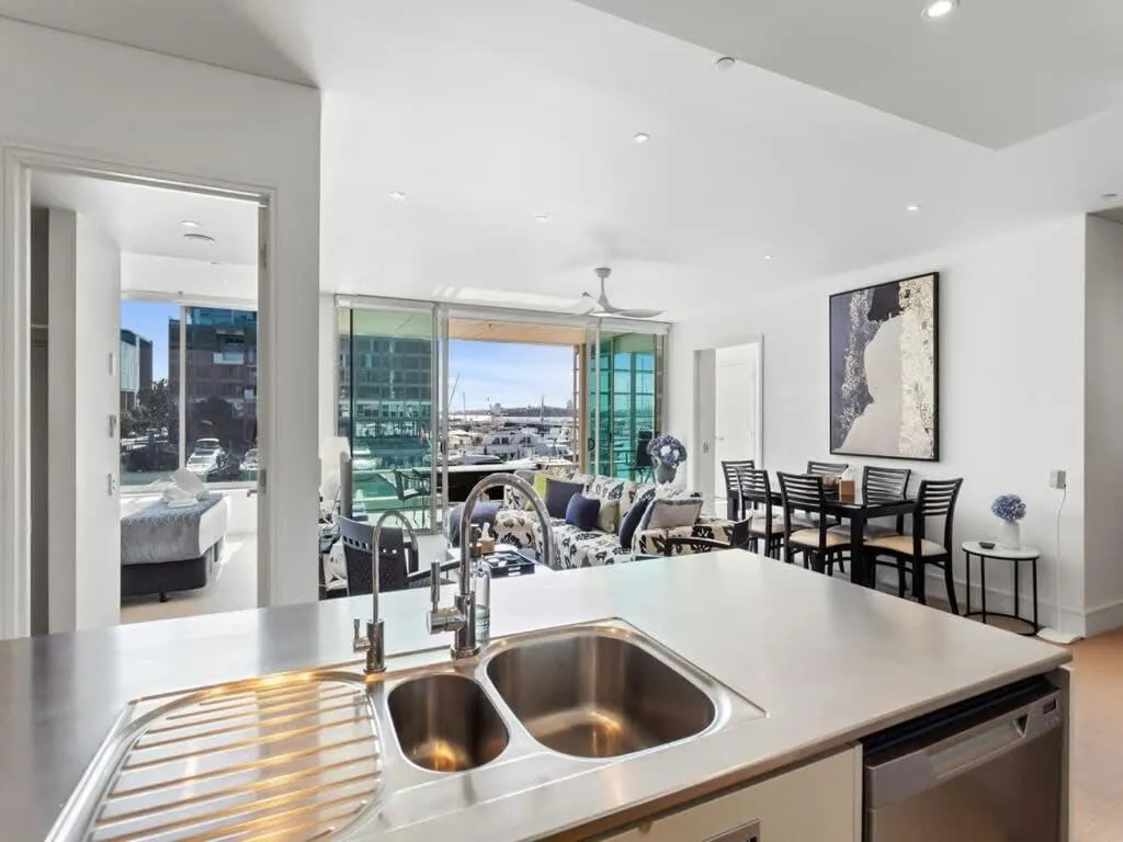 Gorgeous 2BR in Wynyard Quarter by Zodiak Stays