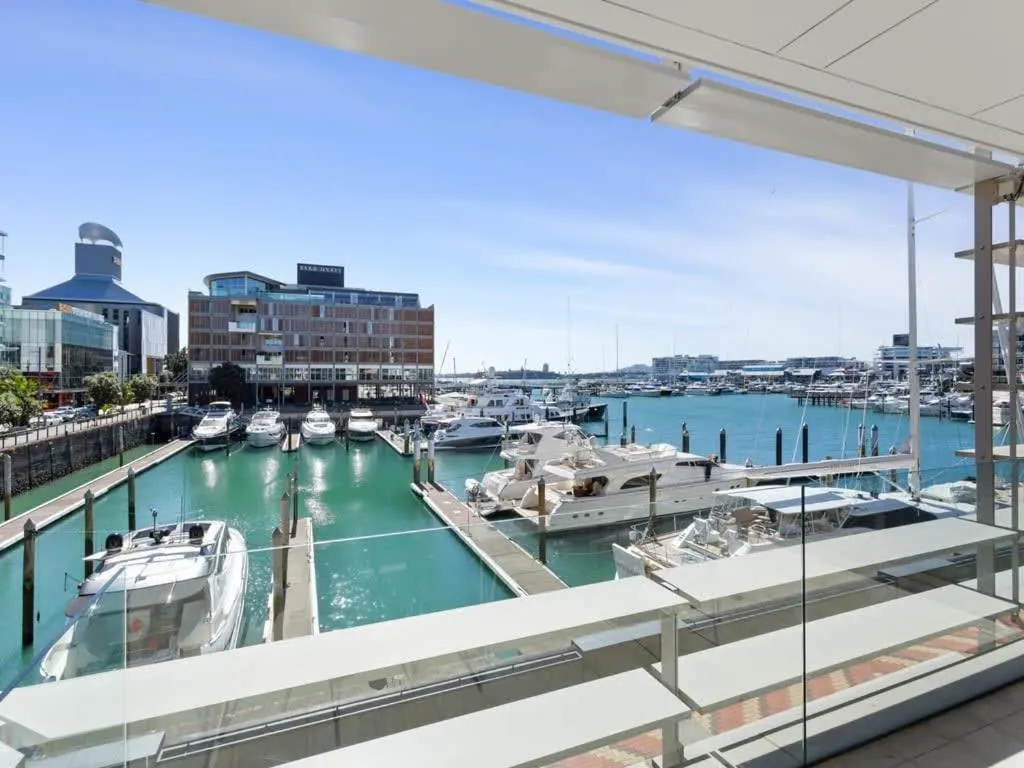 Gorgeous 2BR in Wynyard Quarter by Zodiak Stays