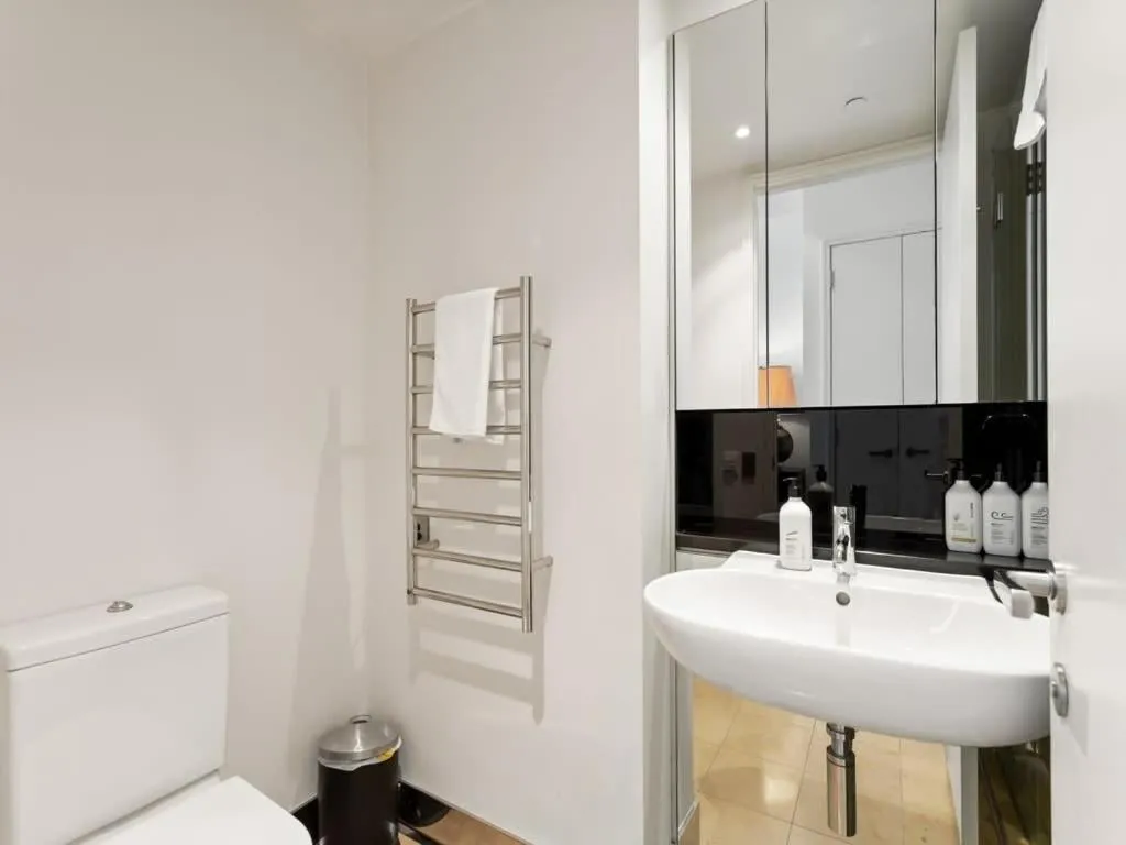 Gorgeous 2BR in Wynyard Quarter by Zodiak Stays