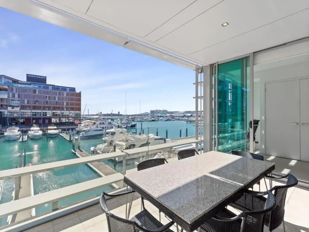 Gorgeous 2BR in Wynyard Quarter by Zodiak Stays