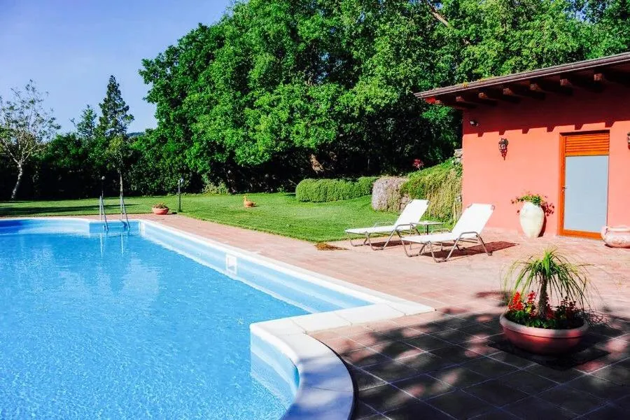Swimming pool in Bed and Breakfast Il Glicine