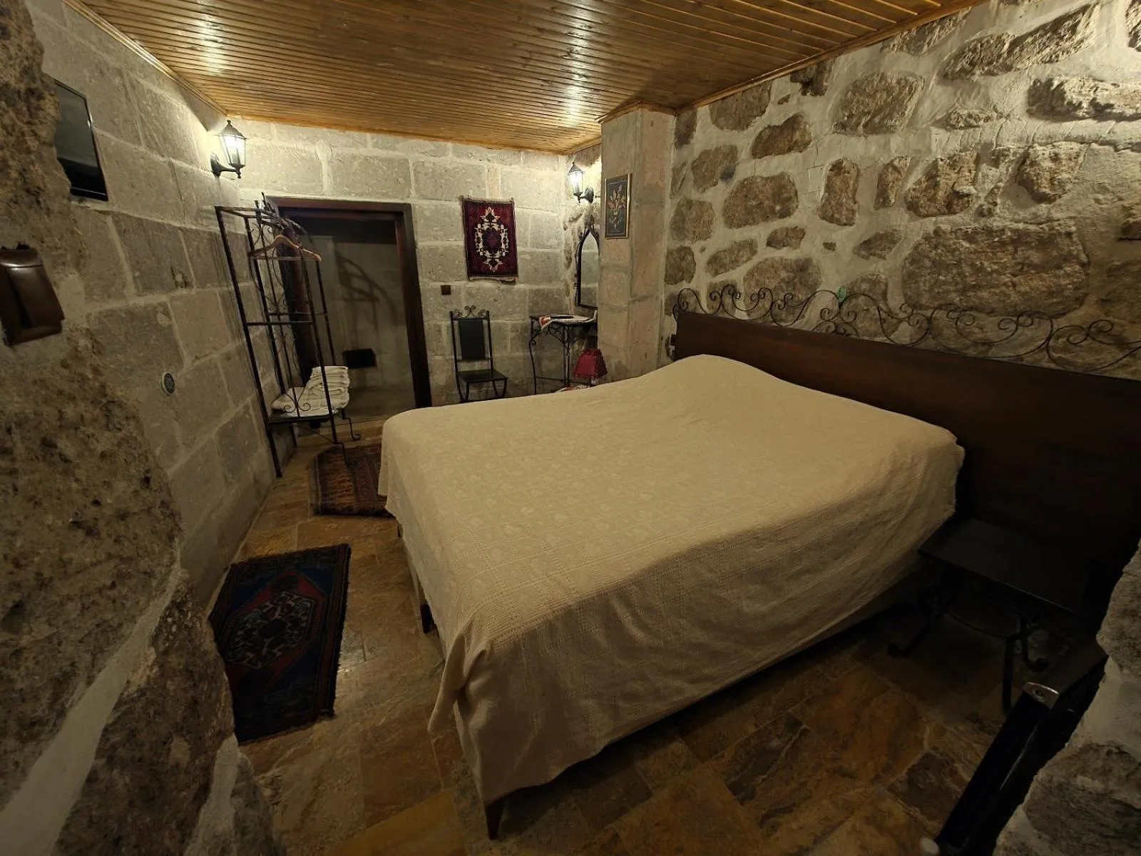 Photo of the whole room, Bed in Kapadokya Ihlara Konakları Otel Antik Konaklar