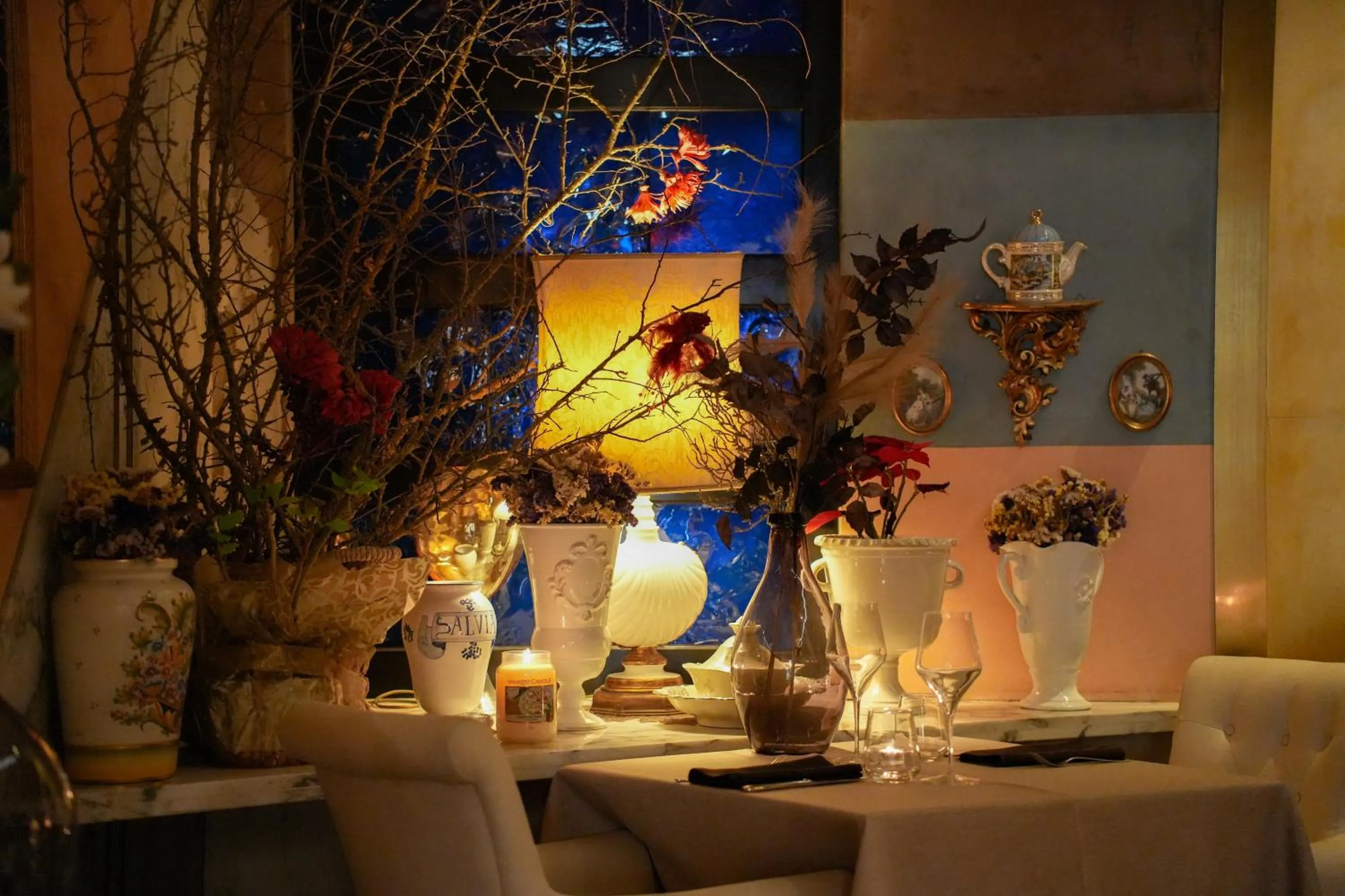 Decorative detail in Hotel Ristorante Ala d'Oro