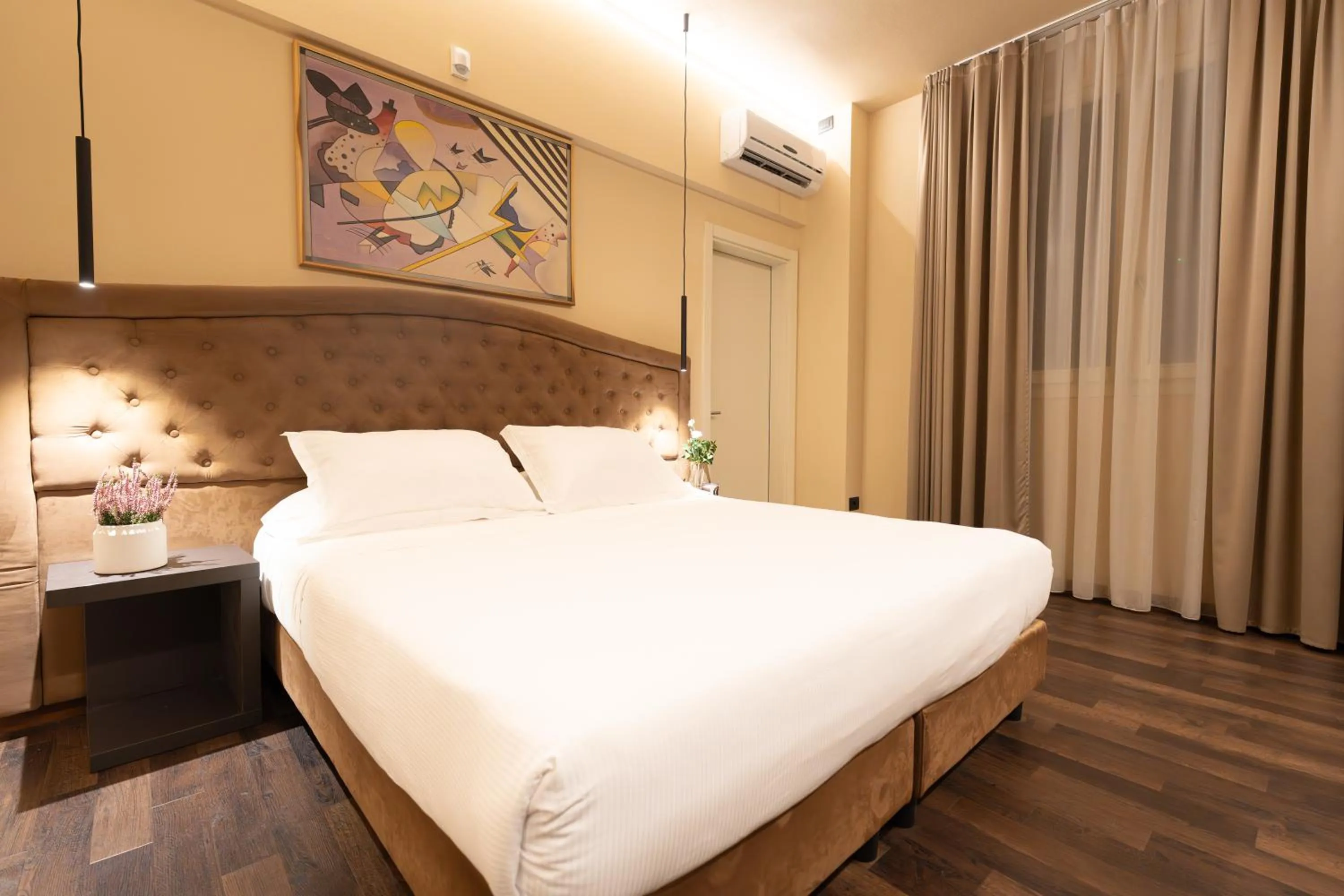 Bed in Hotel Ristorante Ala d'Oro