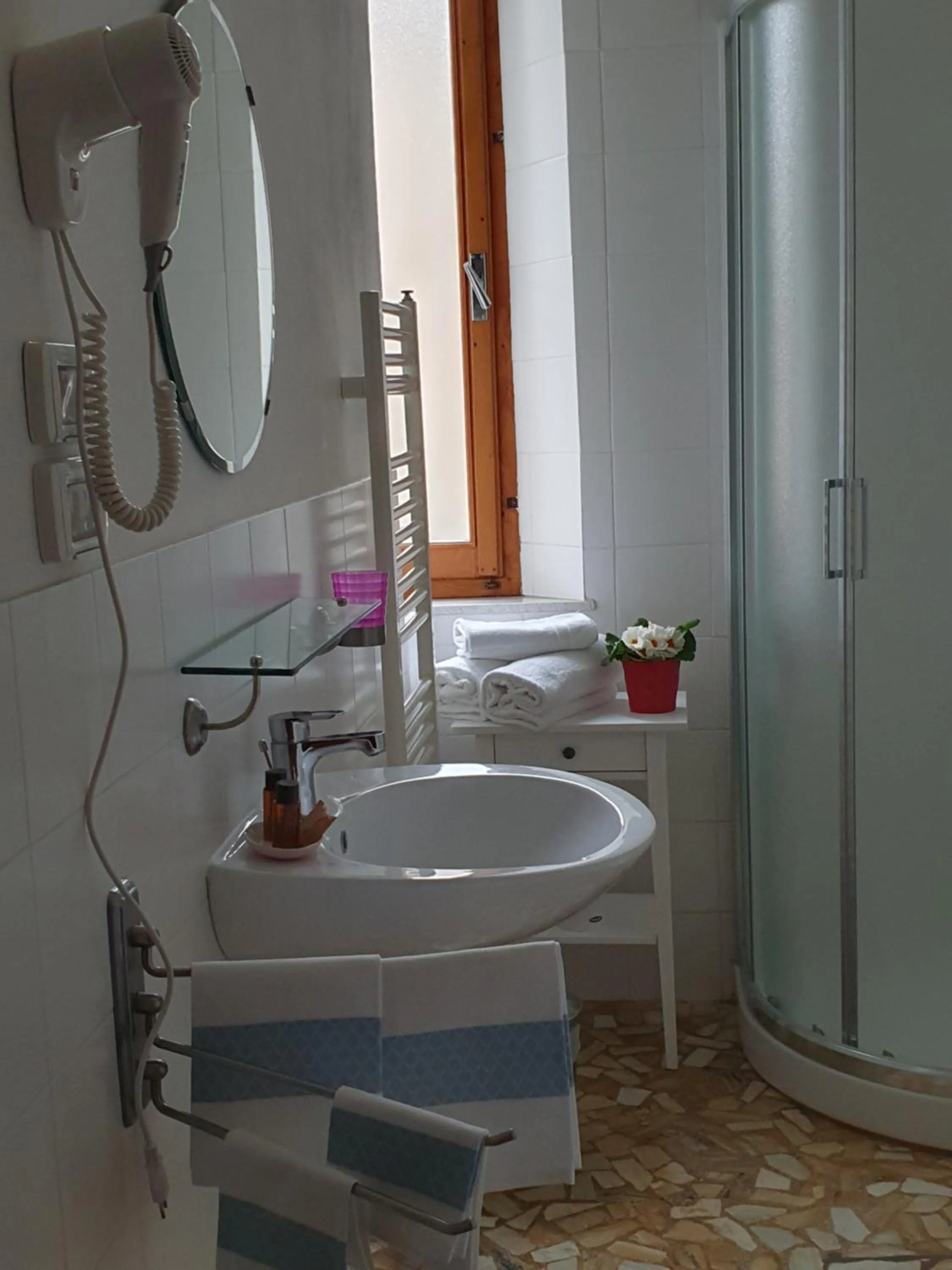 Shower in B&B La Coperta Ricamata