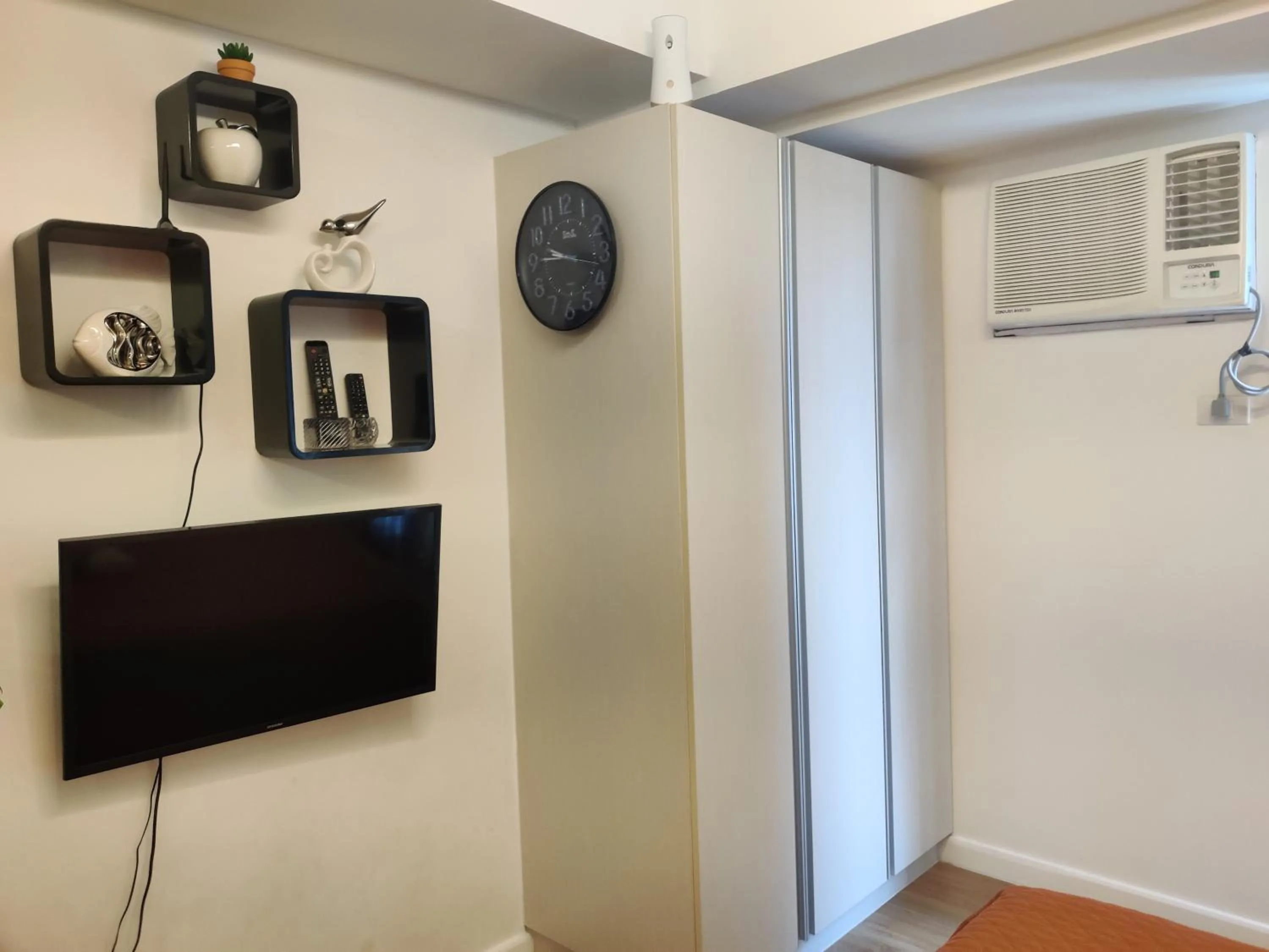 TV and multimedia in Abreeza Condo T2-2820