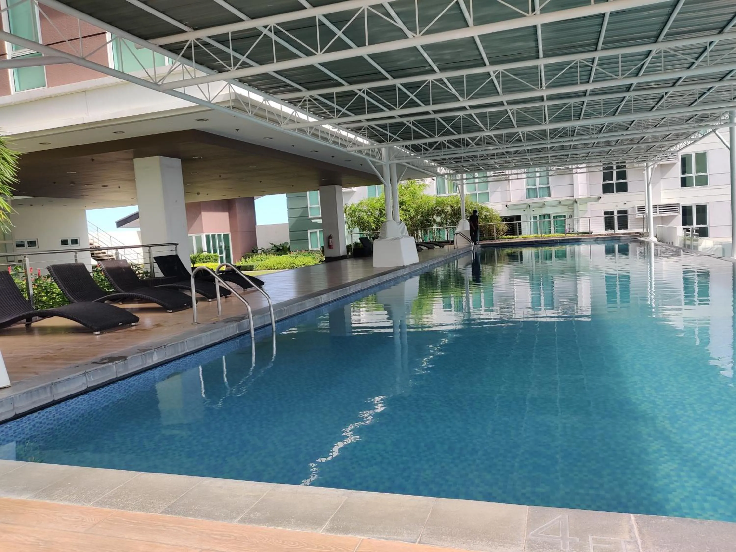 Swimming pool in Abreeza Condo T2-2820