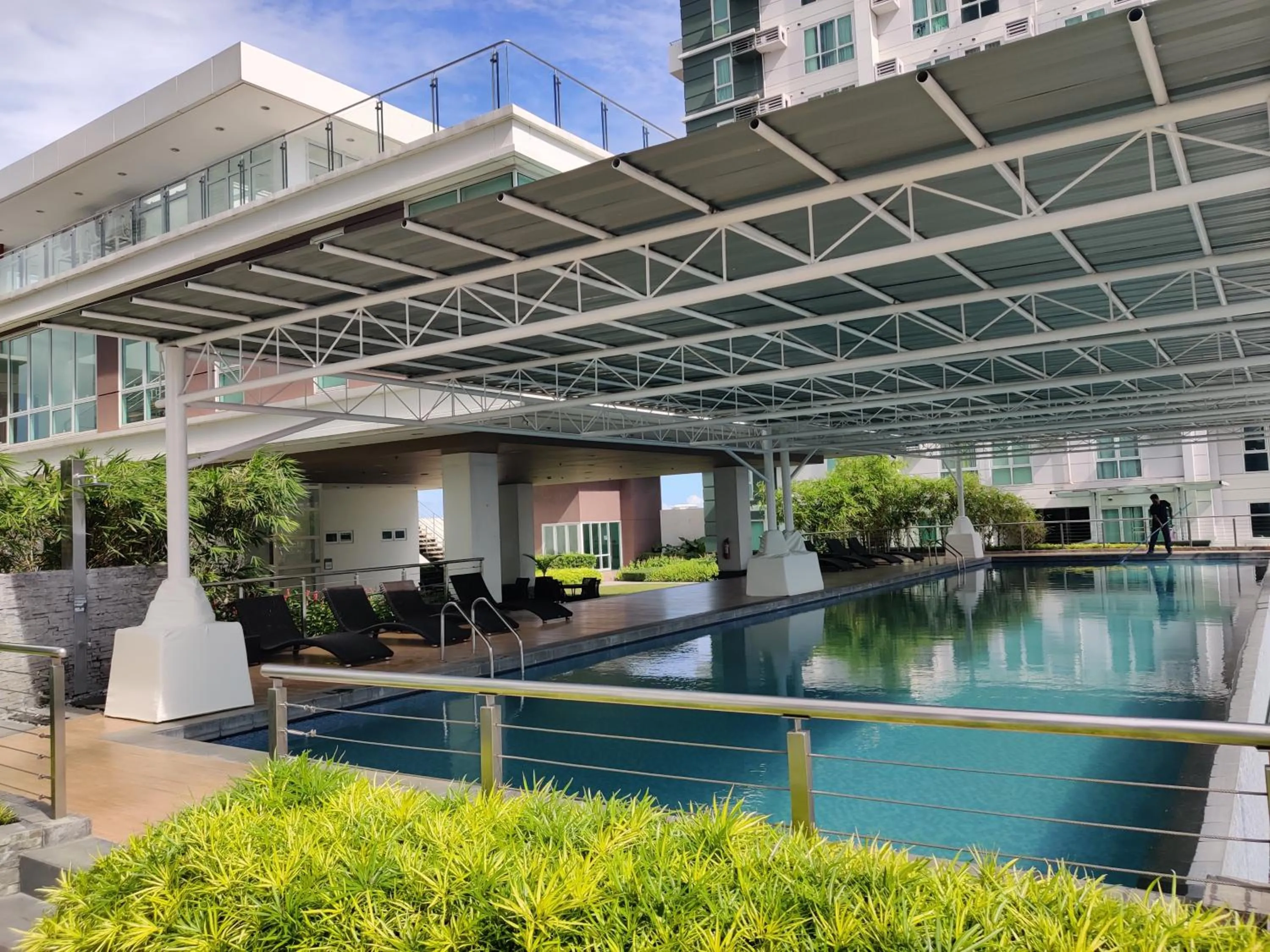 Swimming pool in Abreeza Condo T2-2820