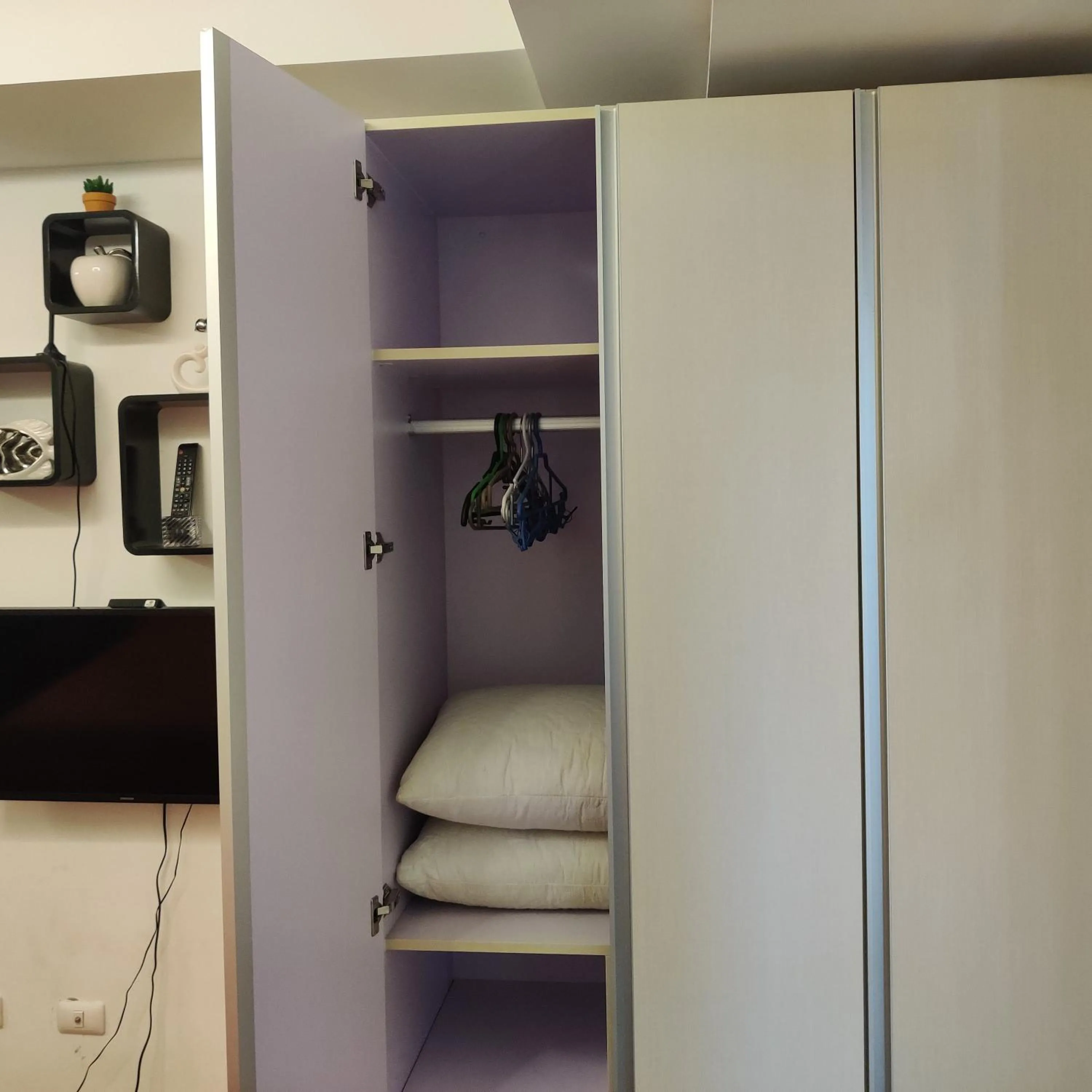 microwave in Abreeza Condo T2-2820