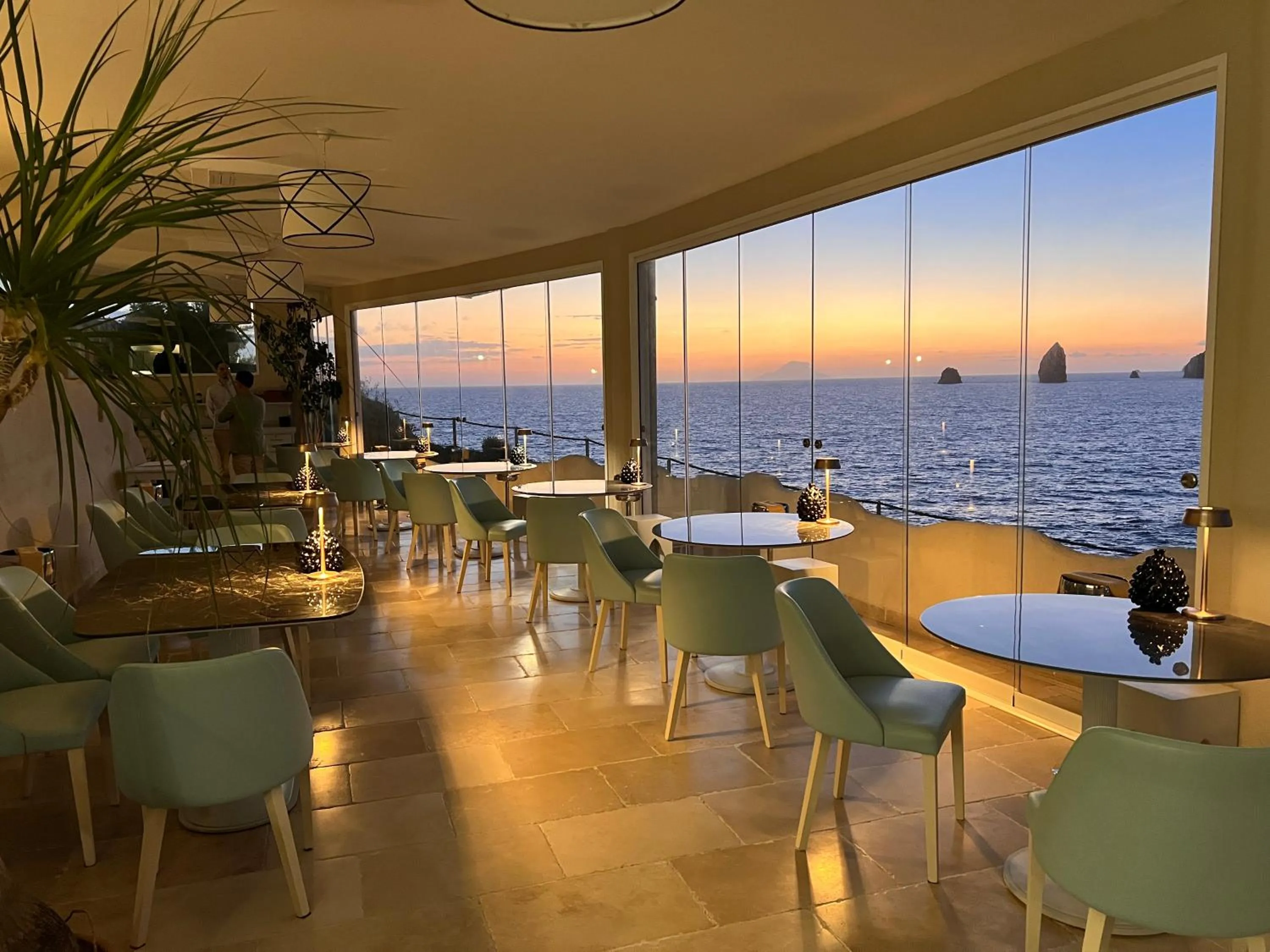 Restaurant/places to eat in Therasia Resort Sea and SPA - The Leading Hotels of the World