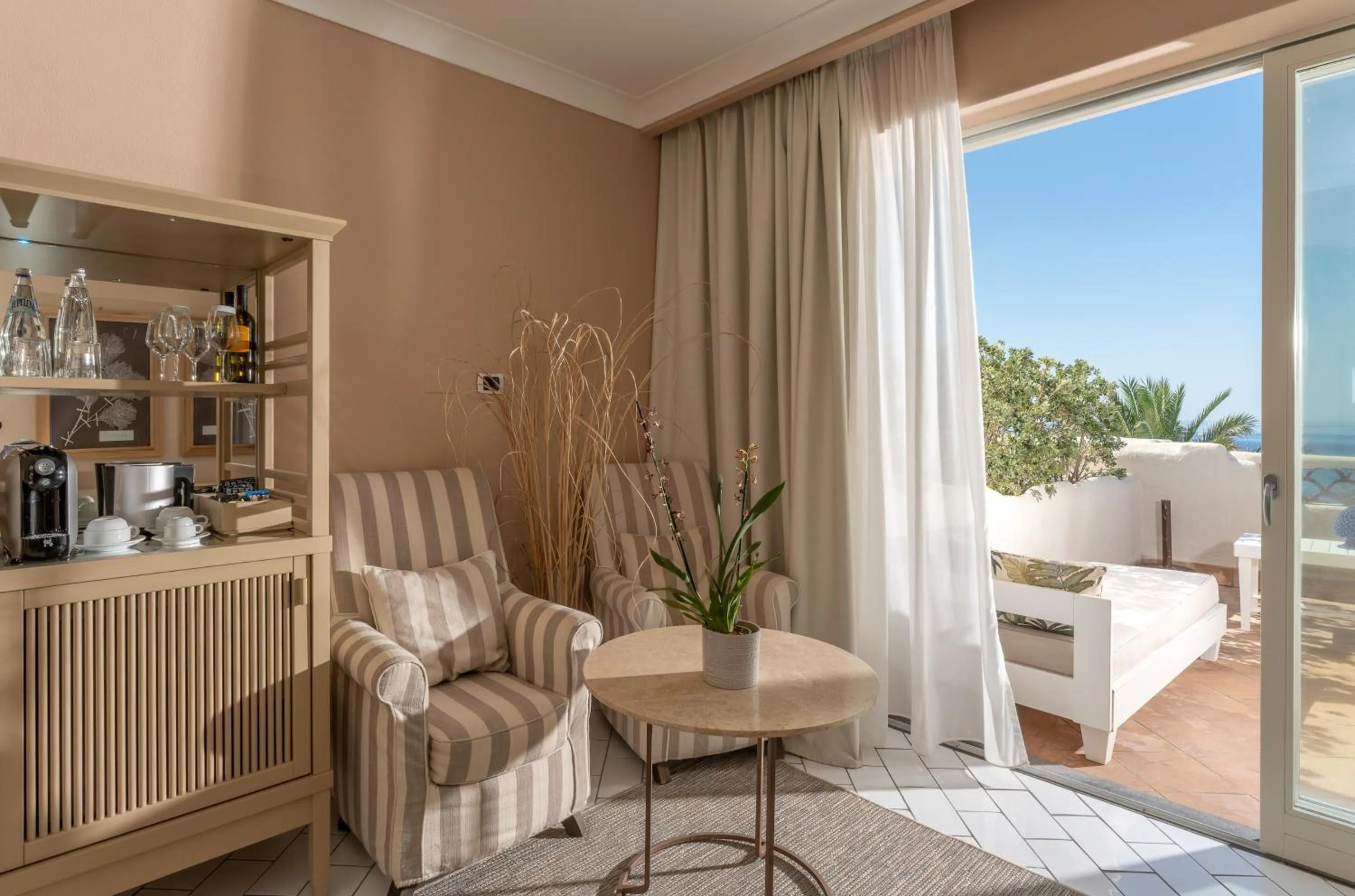 Coffee/tea facilities in Therasia Resort Sea and SPA - The Leading Hotels of the World