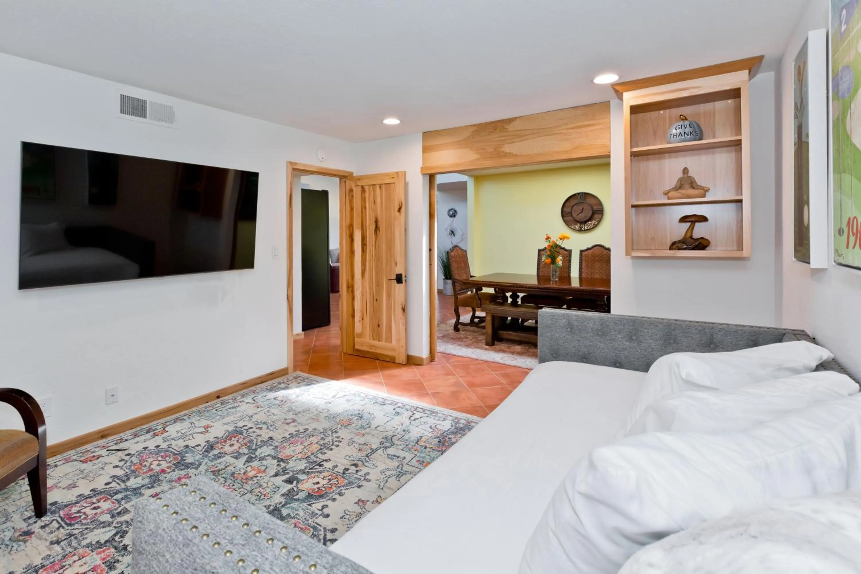 Bed in Spectacular condo with private golf privileges includes golf cart on Monterey Country Club !!